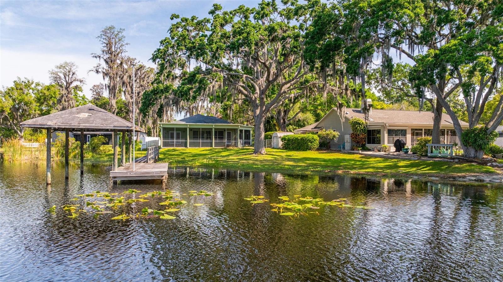Listing photo id 1 for 18132 Oakdale Road