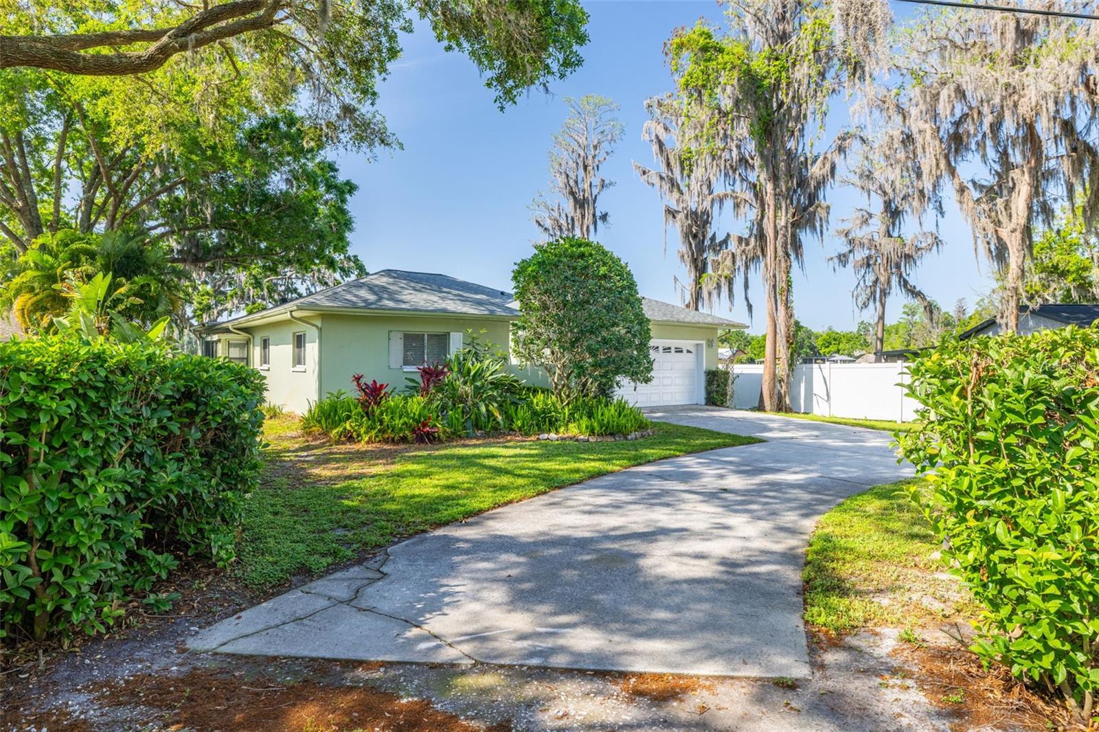 Listing photo id 4 for 18132 Oakdale Road