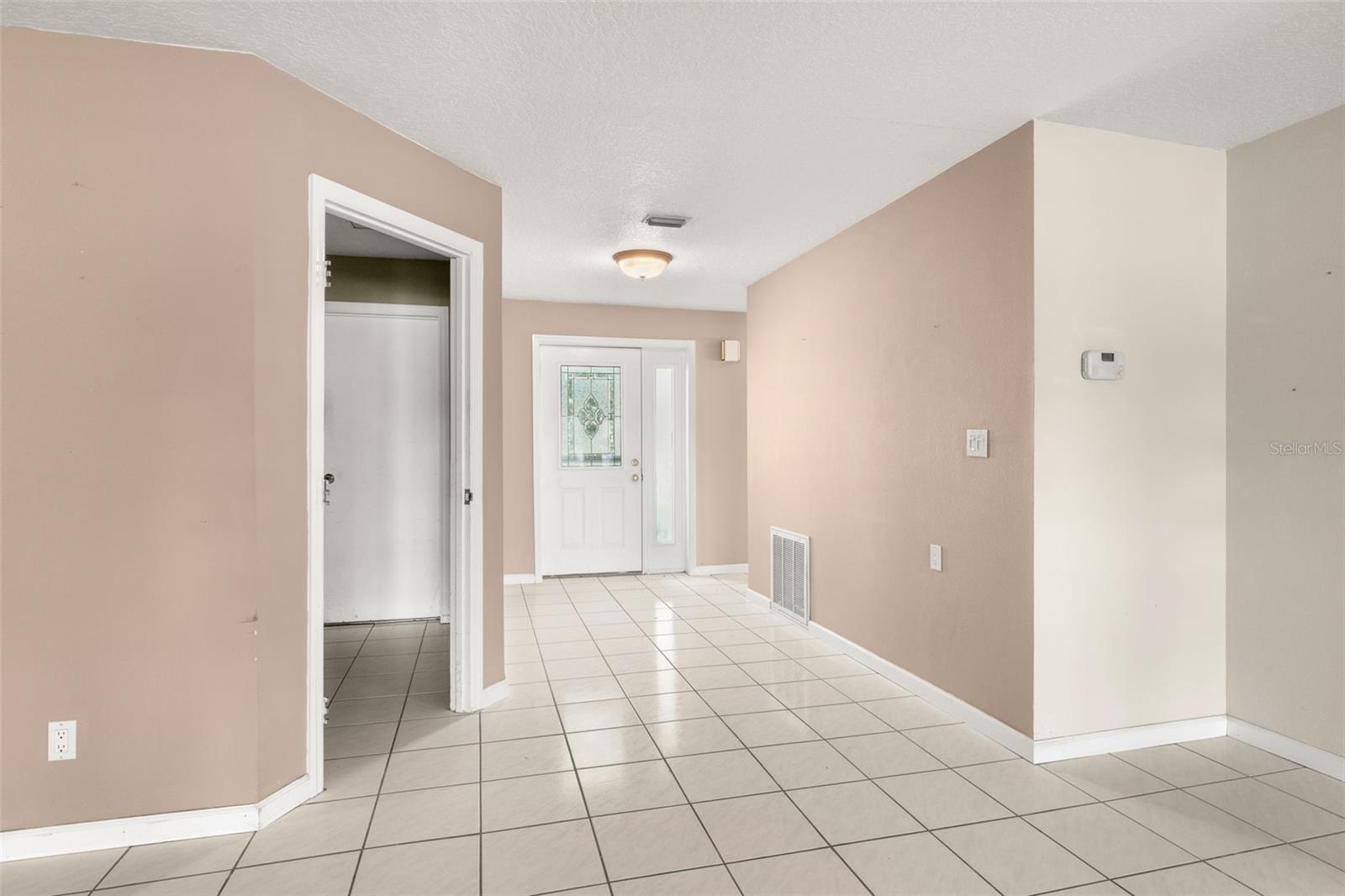 Listing photo id 5 for 18132 Oakdale Road
