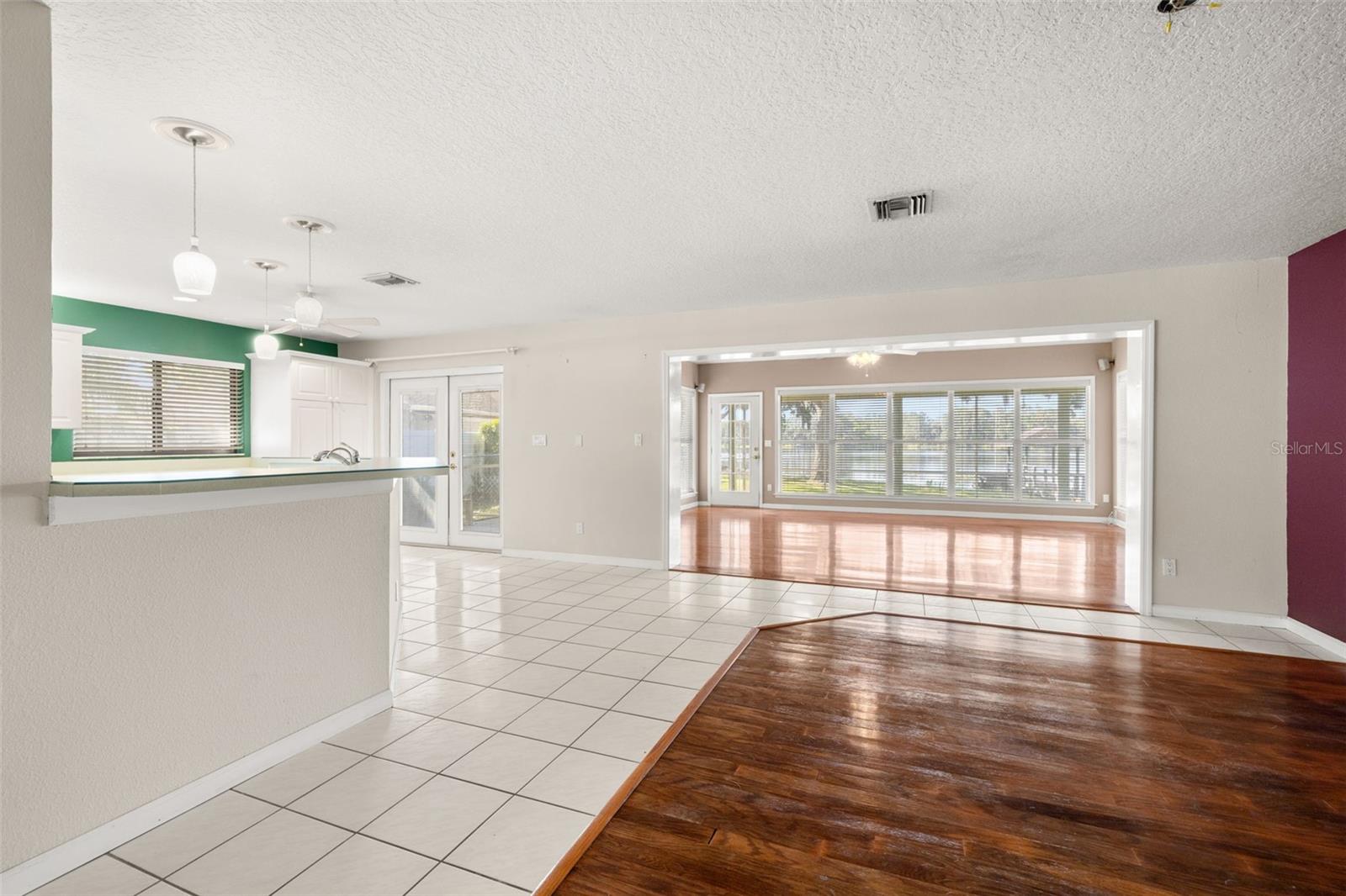 Listing photo id 7 for 18132 Oakdale Road
