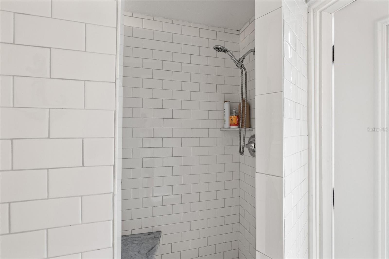 Listing photo id 17 for 1136 Serpentine Drive S