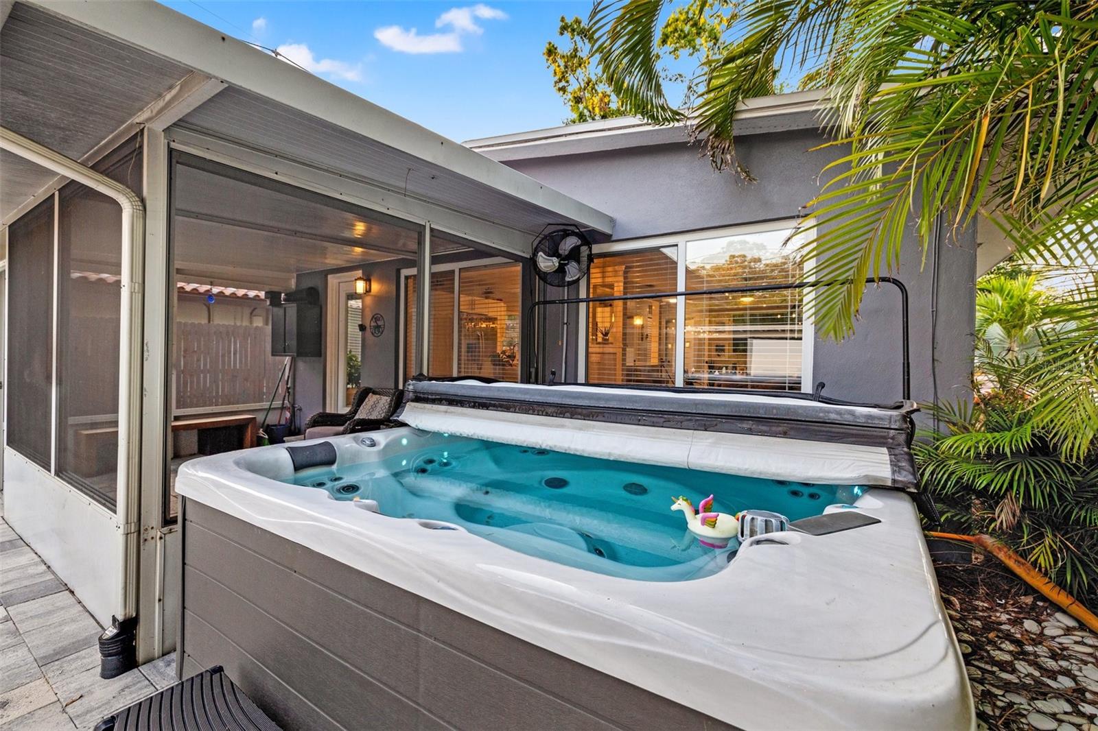 Listing photo id 26 for 1136 Serpentine Drive S