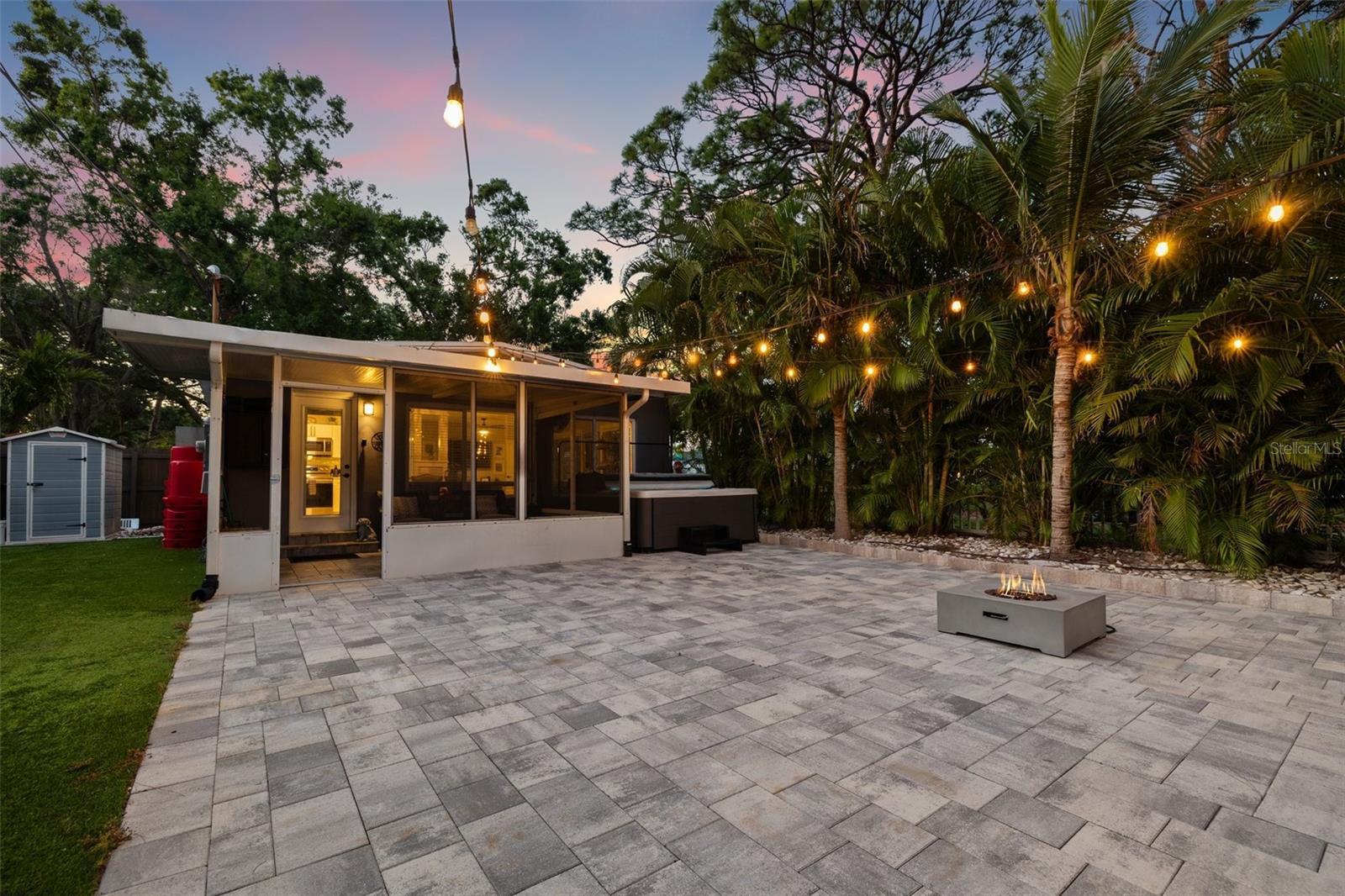 Listing photo id 28 for 1136 Serpentine Drive S