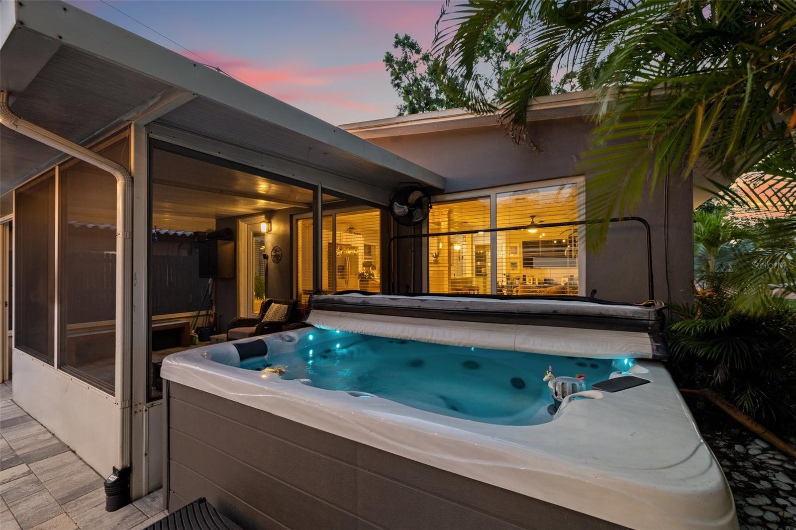 Listing photo id 29 for 1136 Serpentine Drive S