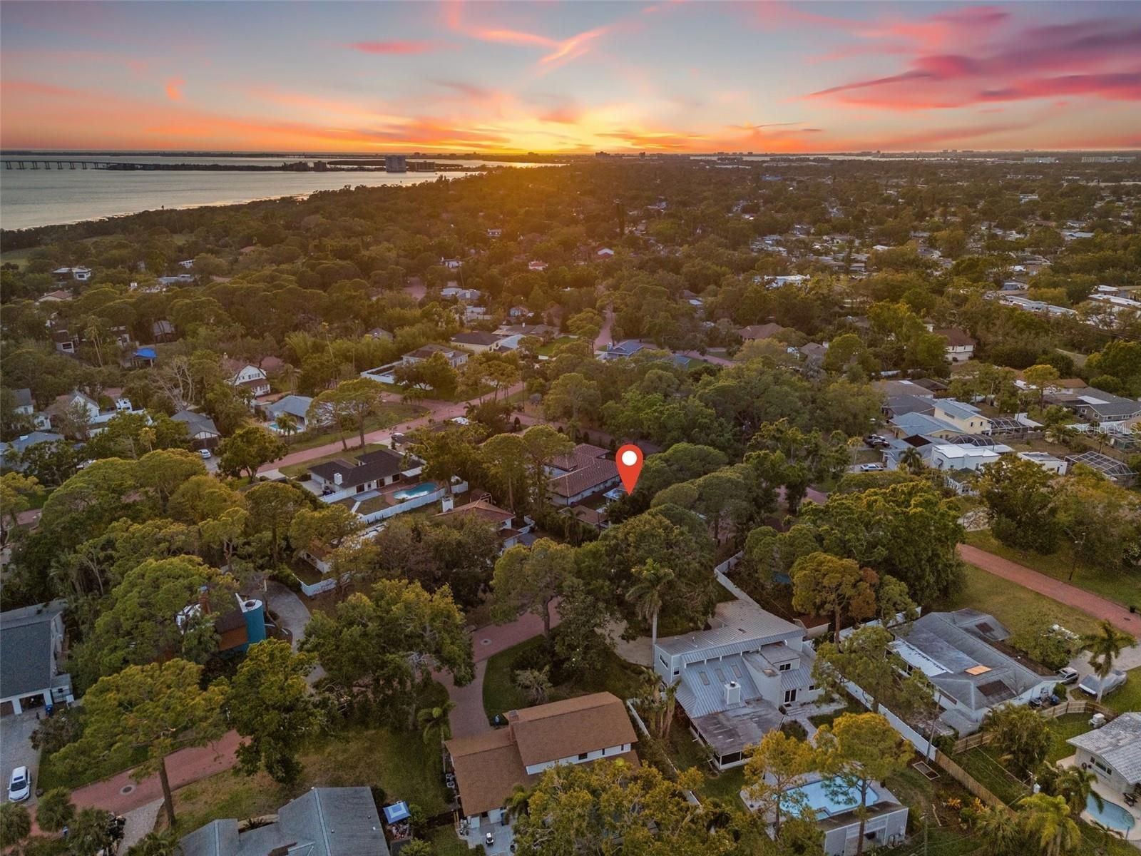 Listing photo id 31 for 1136 Serpentine Drive S