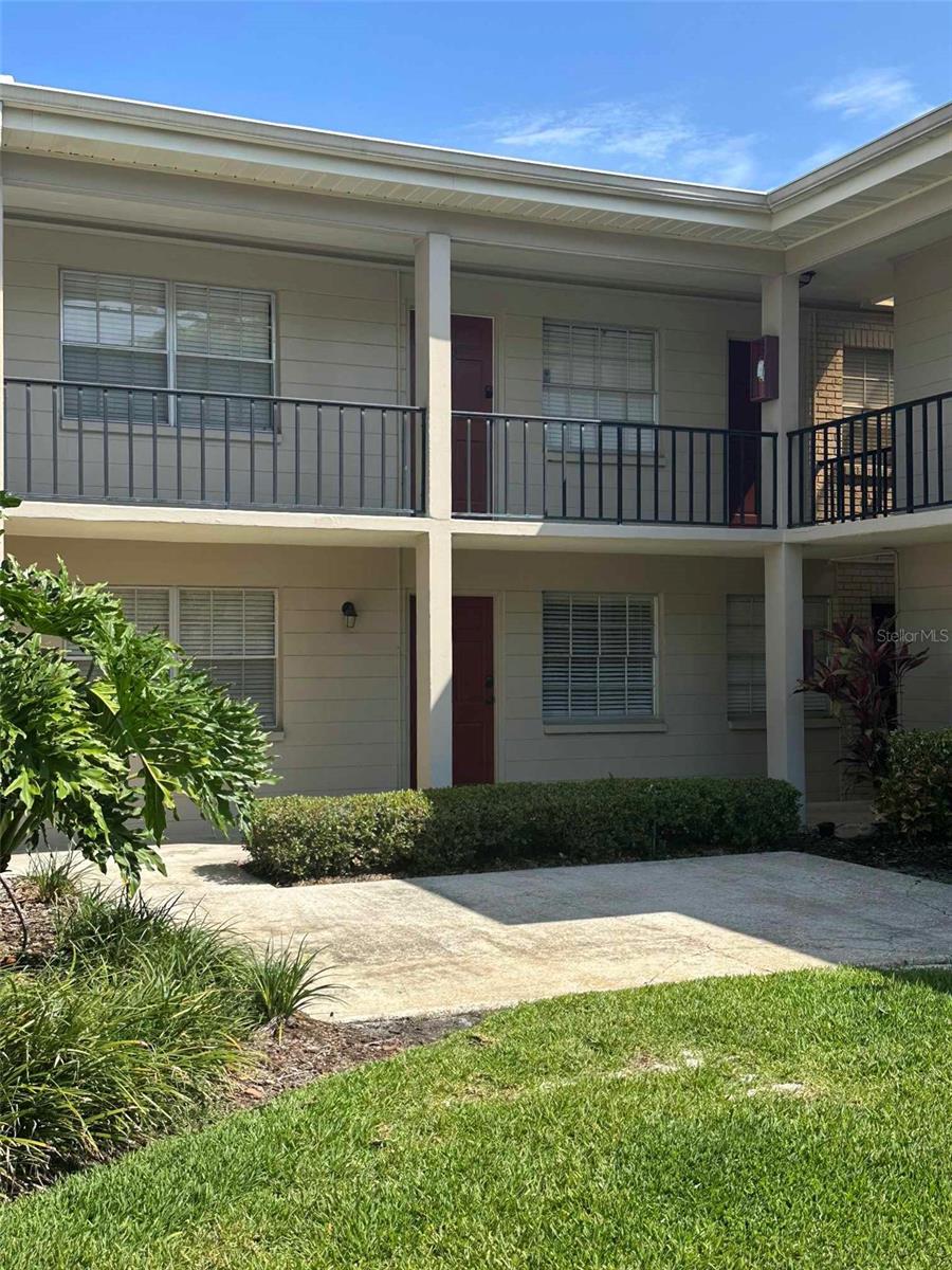 Image 2 of 8 For 2207 Carolina Avenue 12