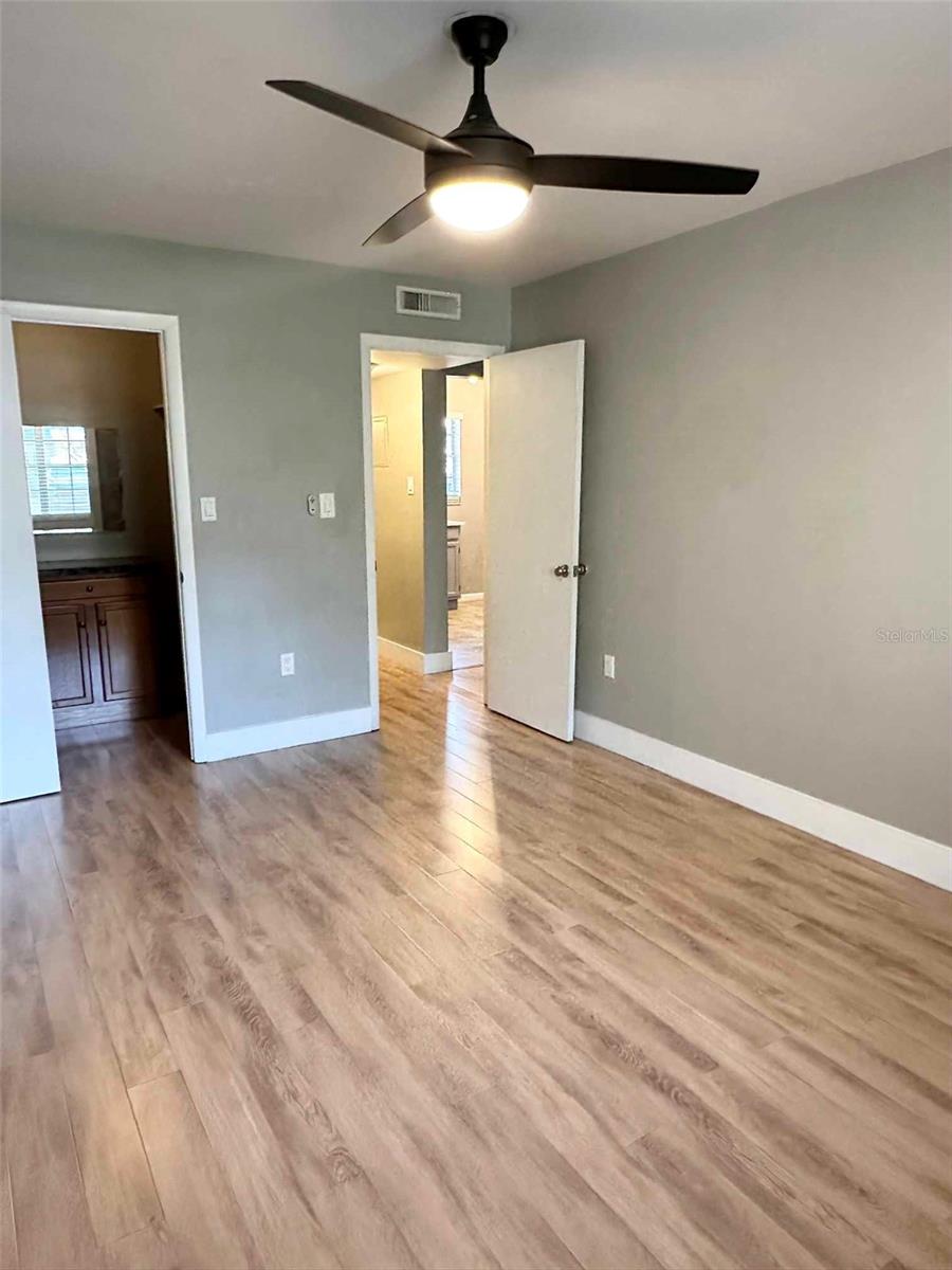 Image 4 of 8 For 2207 Carolina Avenue 12