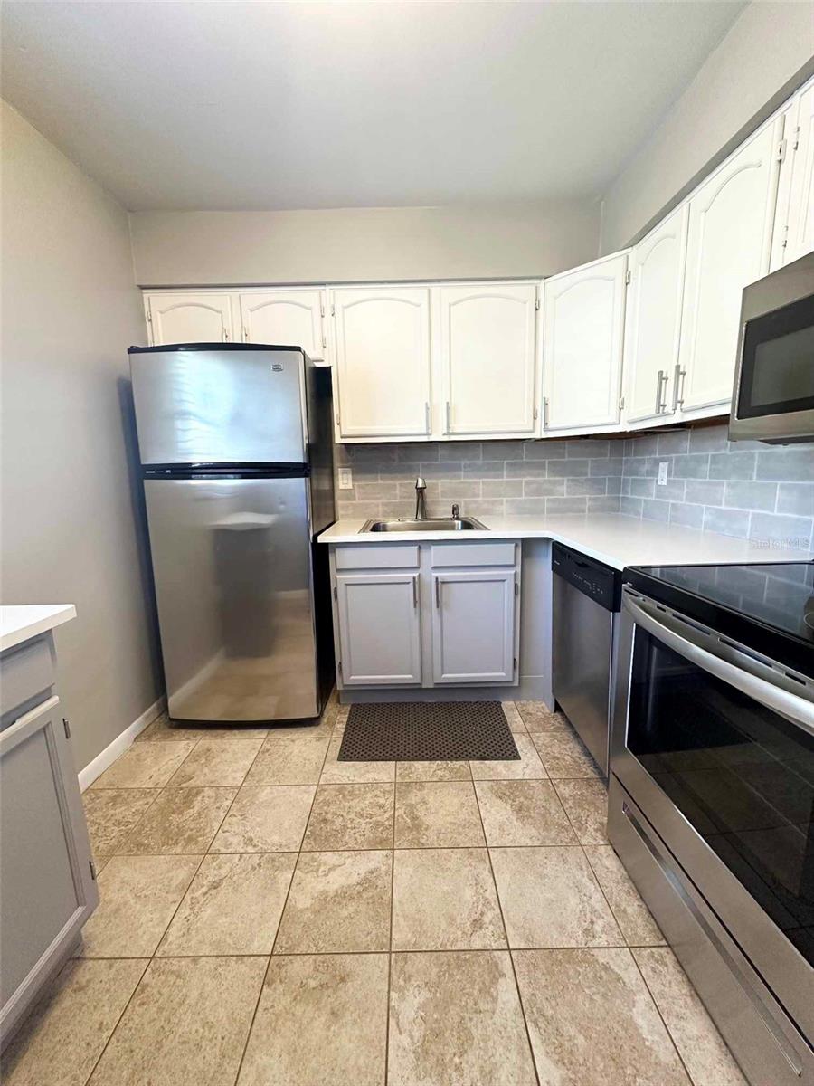 Image 6 of 8 For 2207 Carolina Avenue 12
