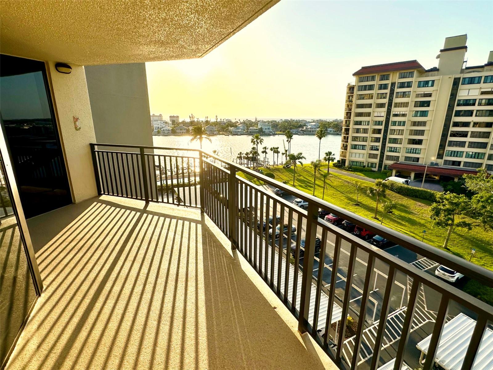 Image 11 of 67 For 690 Island Way 707