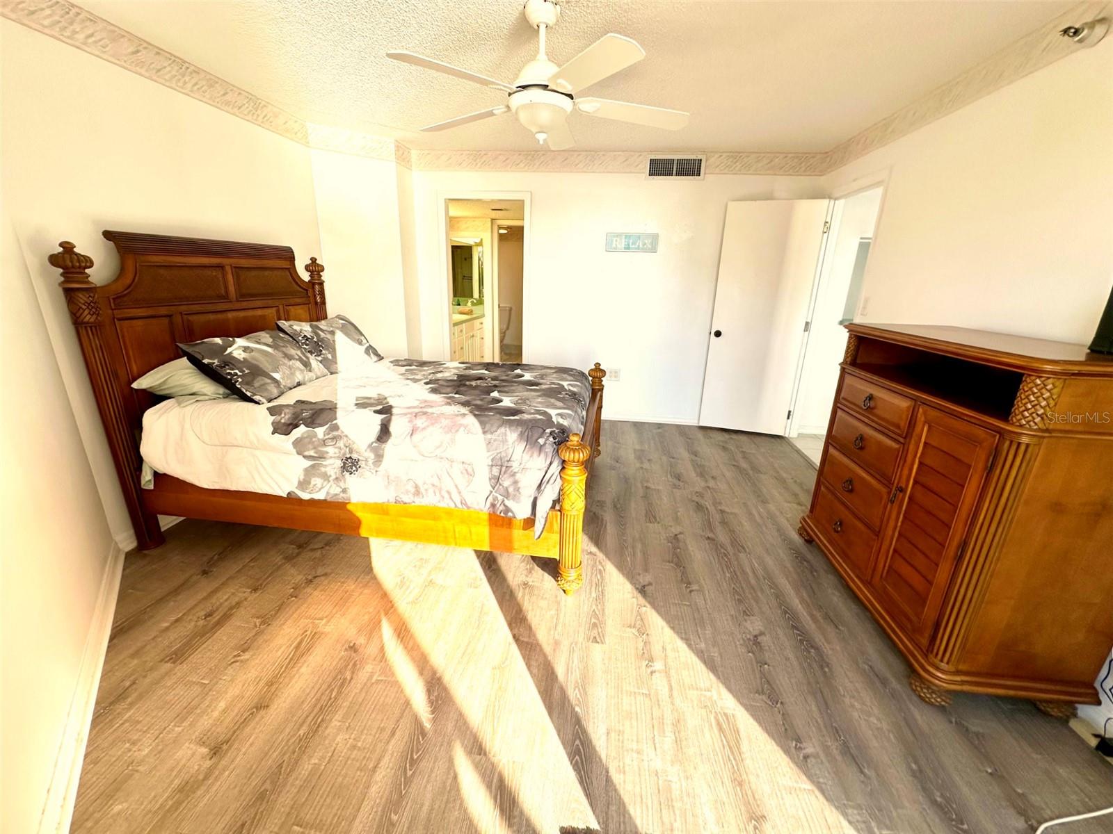 Image 13 of 67 For 690 Island Way 707