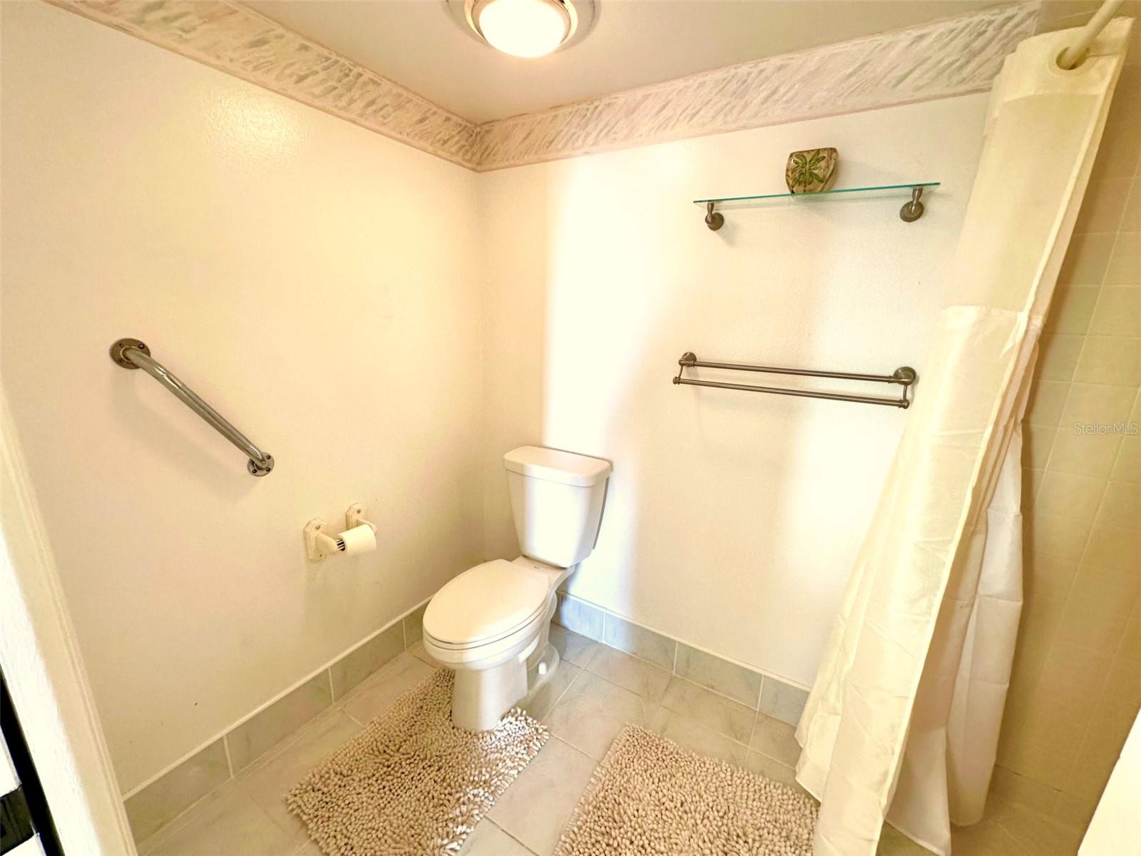 Image 17 of 67 For 690 Island Way 707