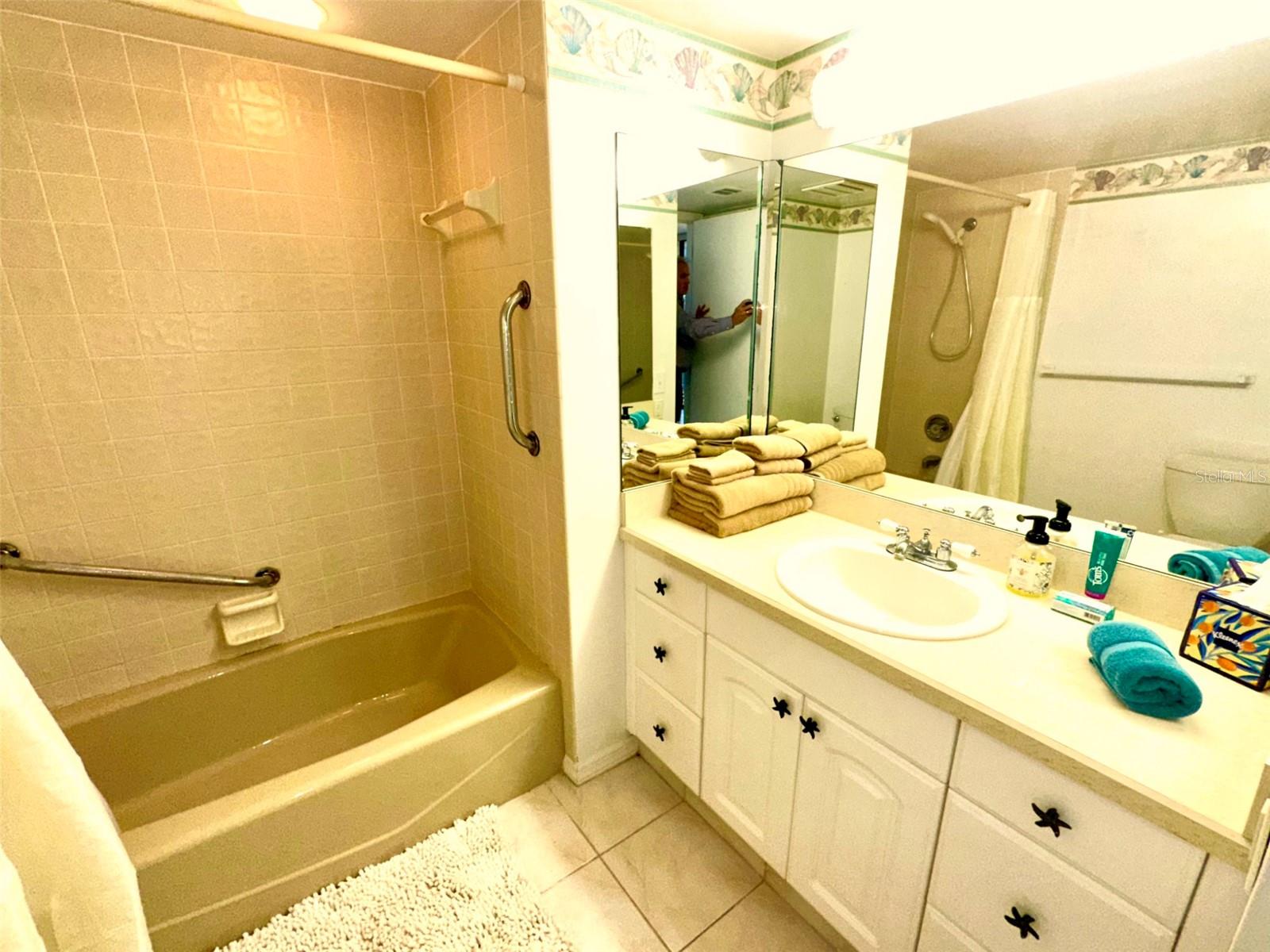 Image 21 of 67 For 690 Island Way 707
