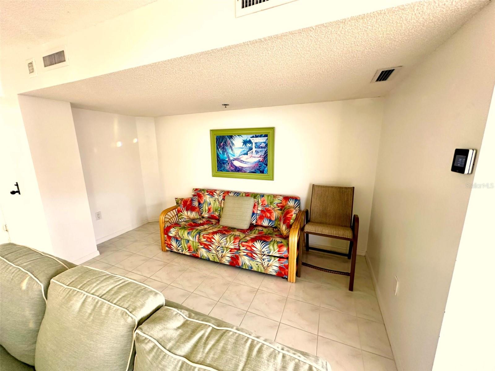 Image 23 of 67 For 690 Island Way 707