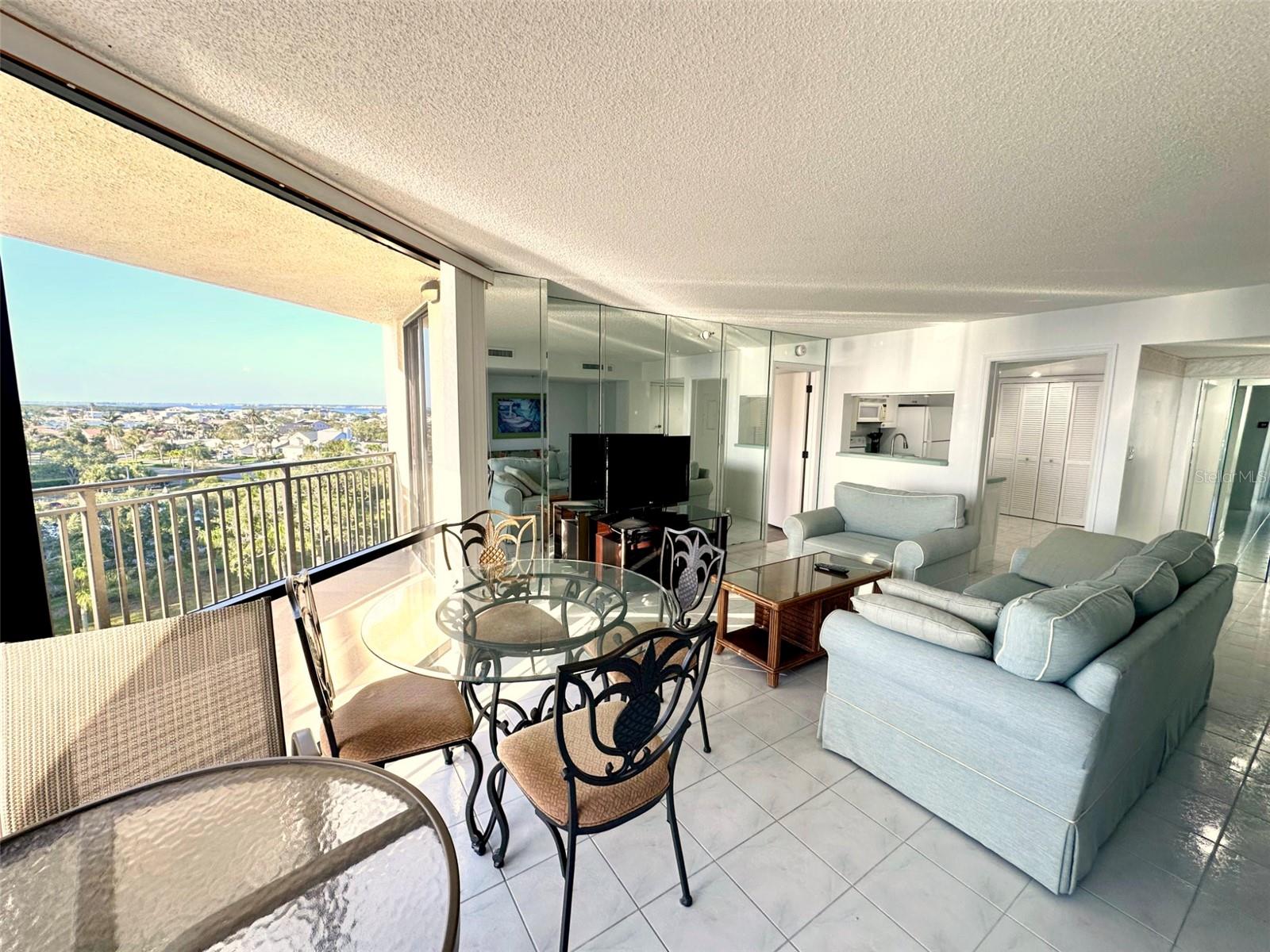 Image 5 of 67 For 690 Island Way 707