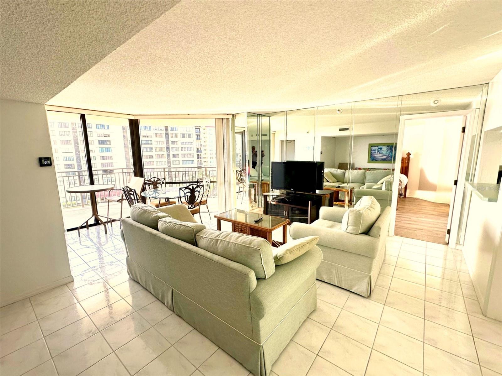 Image 6 of 67 For 690 Island Way 707