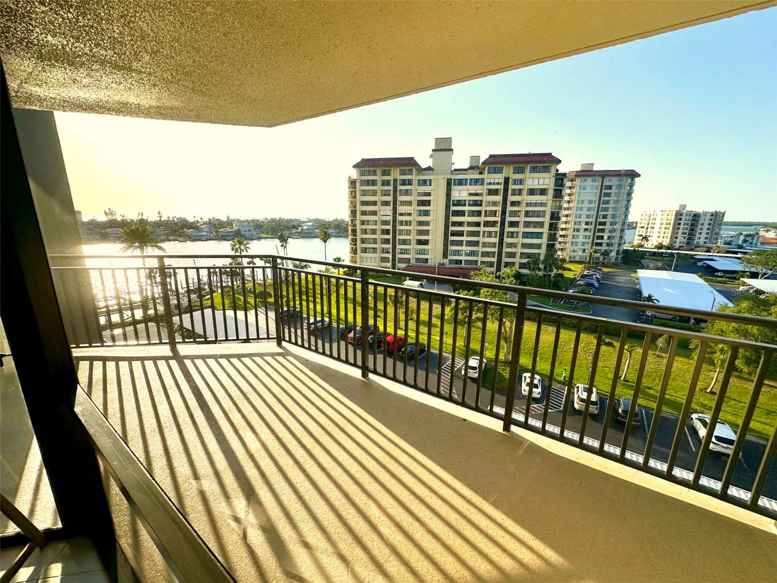 Image 64 of 67 For 690 Island Way 707