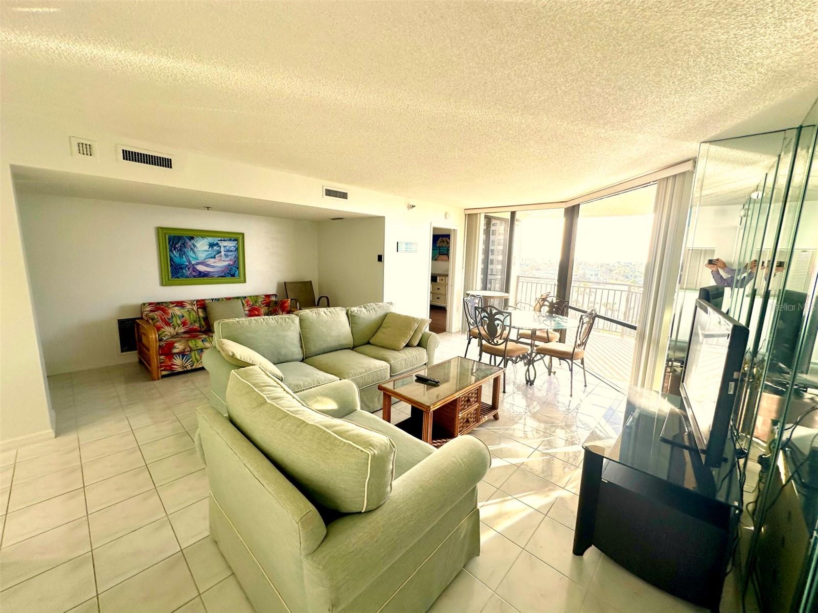 Image 7 of 67 For 690 Island Way 707