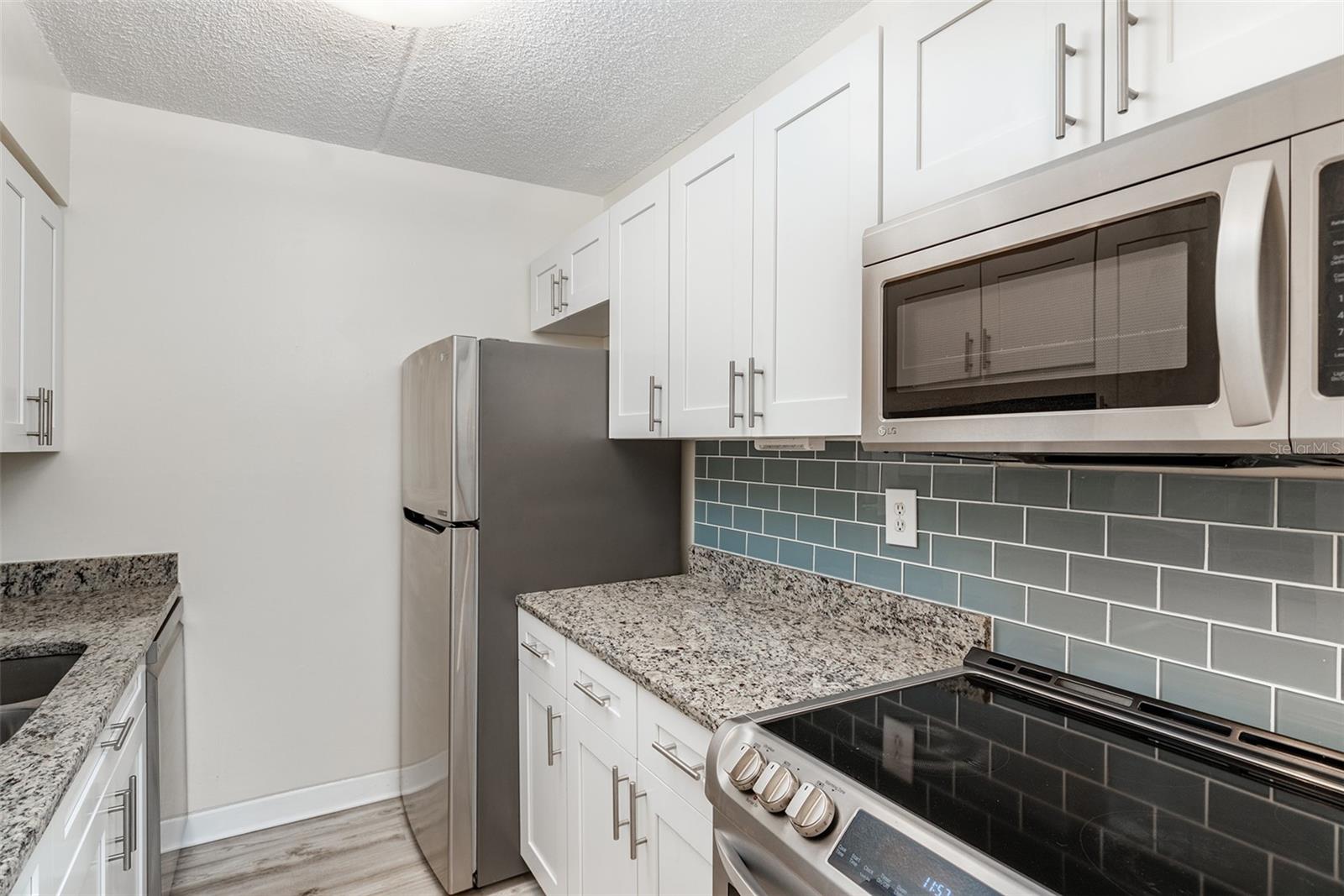 Image 11 of 32 For 3325 Bayshore Boulevard D35