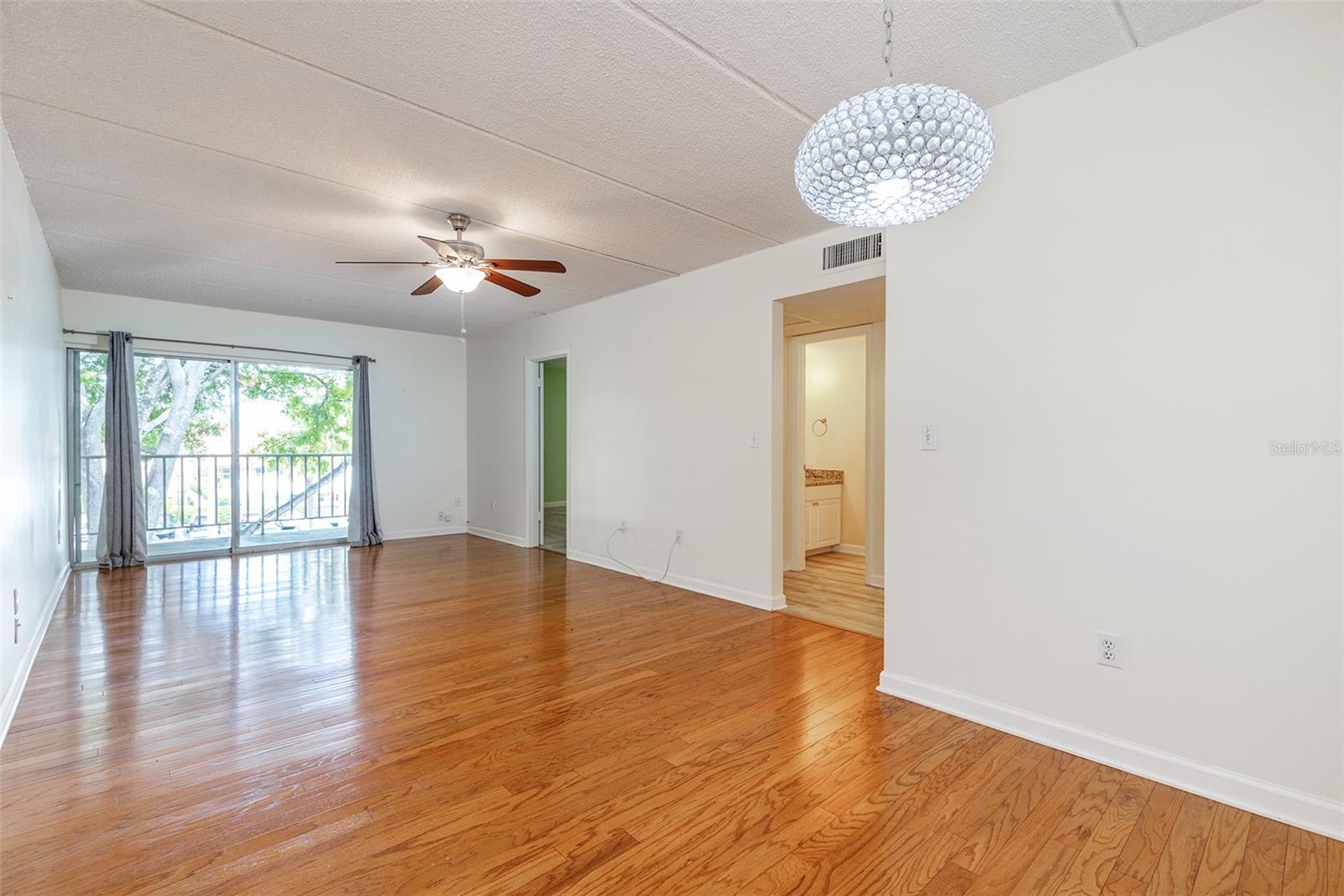 Image 15 of 32 For 3325 Bayshore Boulevard D35