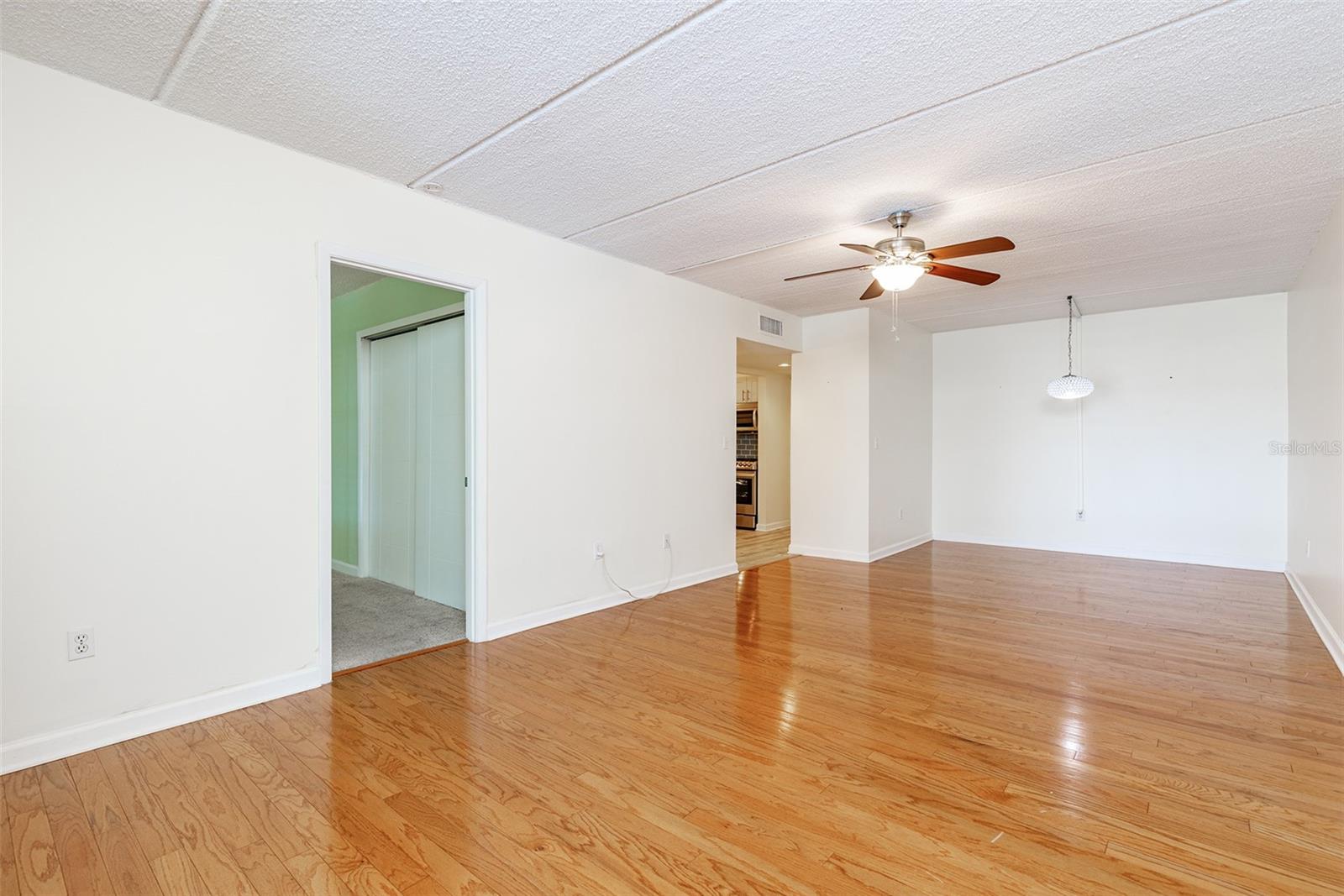 Image 17 of 32 For 3325 Bayshore Boulevard D35