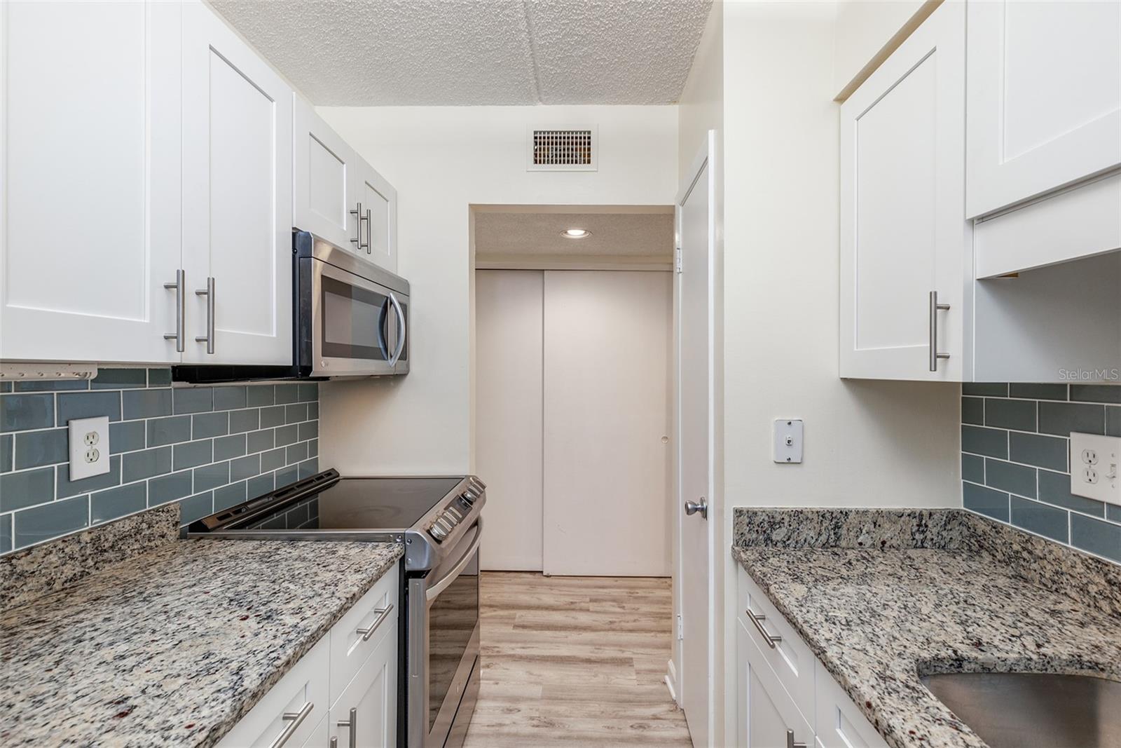 Image 9 of 32 For 3325 Bayshore Boulevard D35