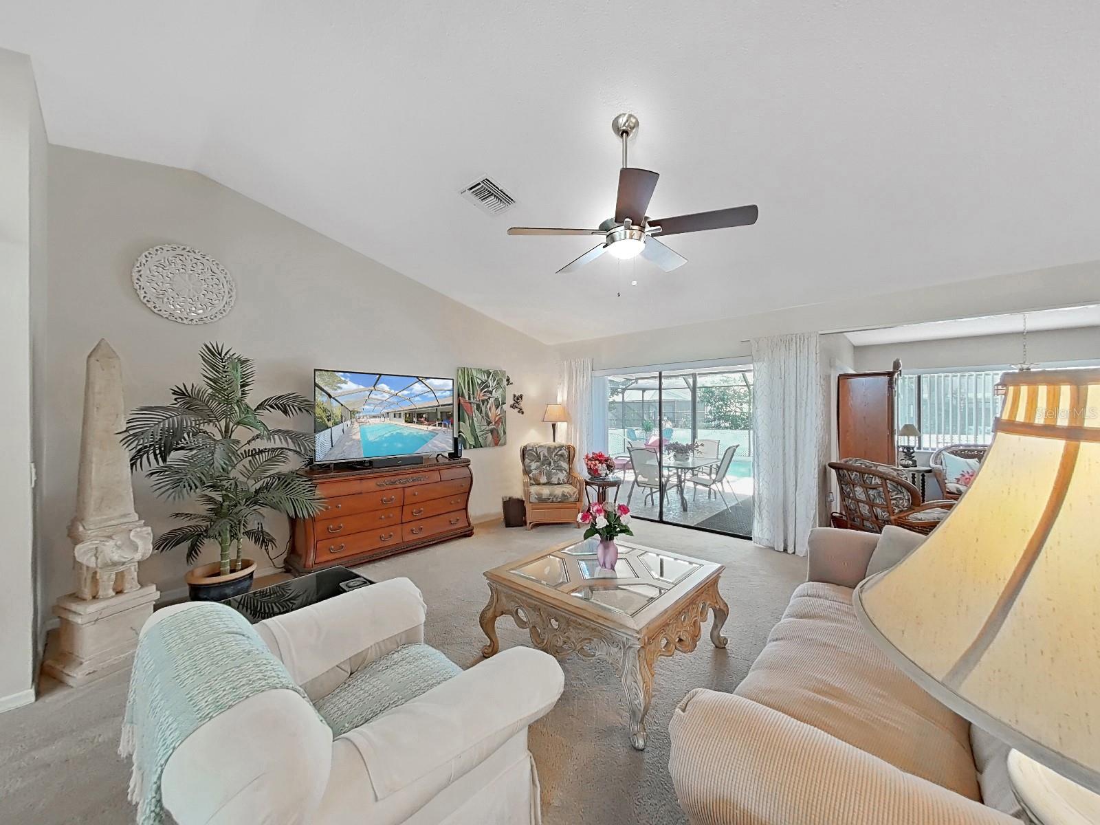 Image 13 of 52 For 1472 Overland Drive