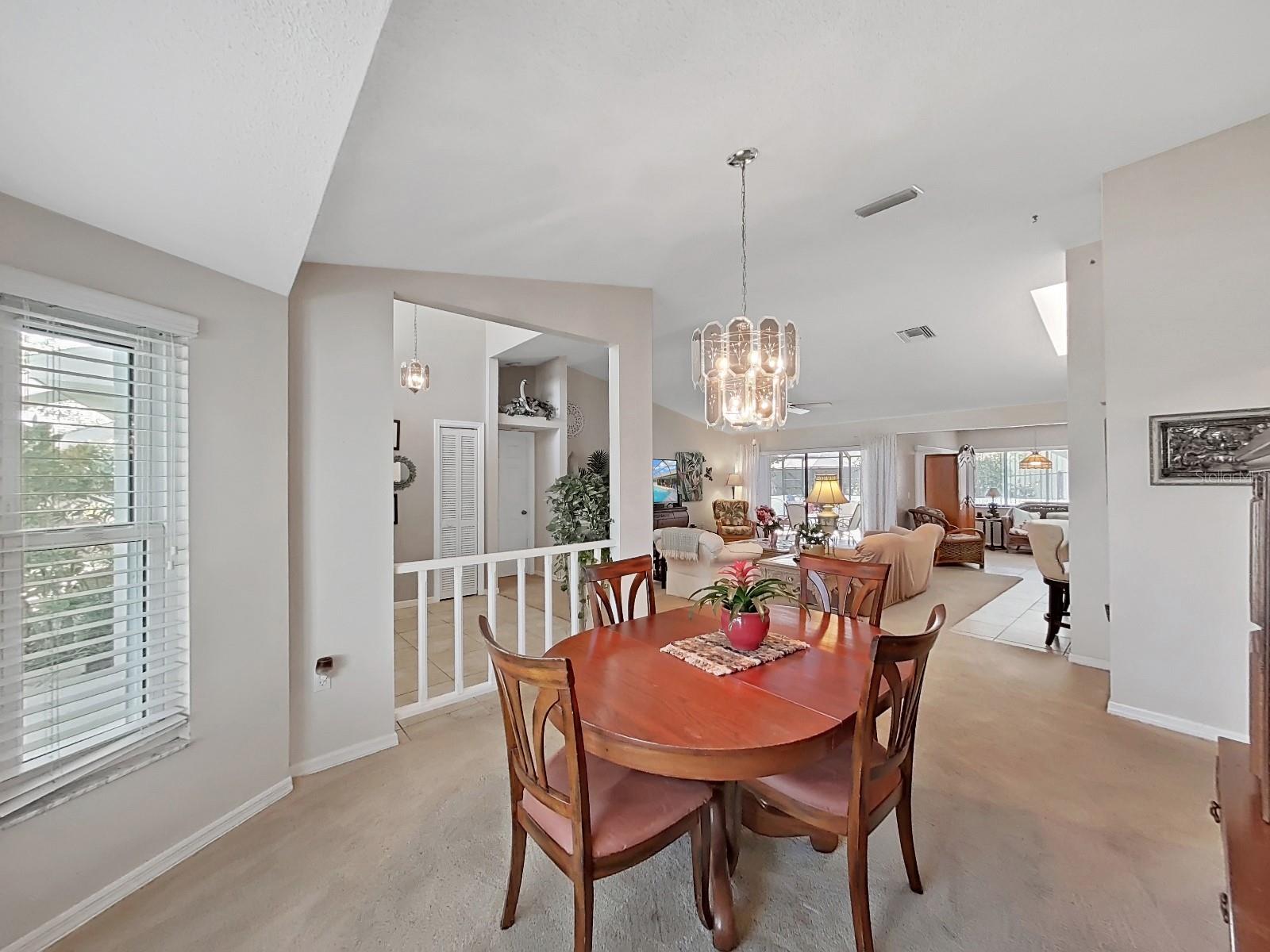 Image 17 of 52 For 1472 Overland Drive