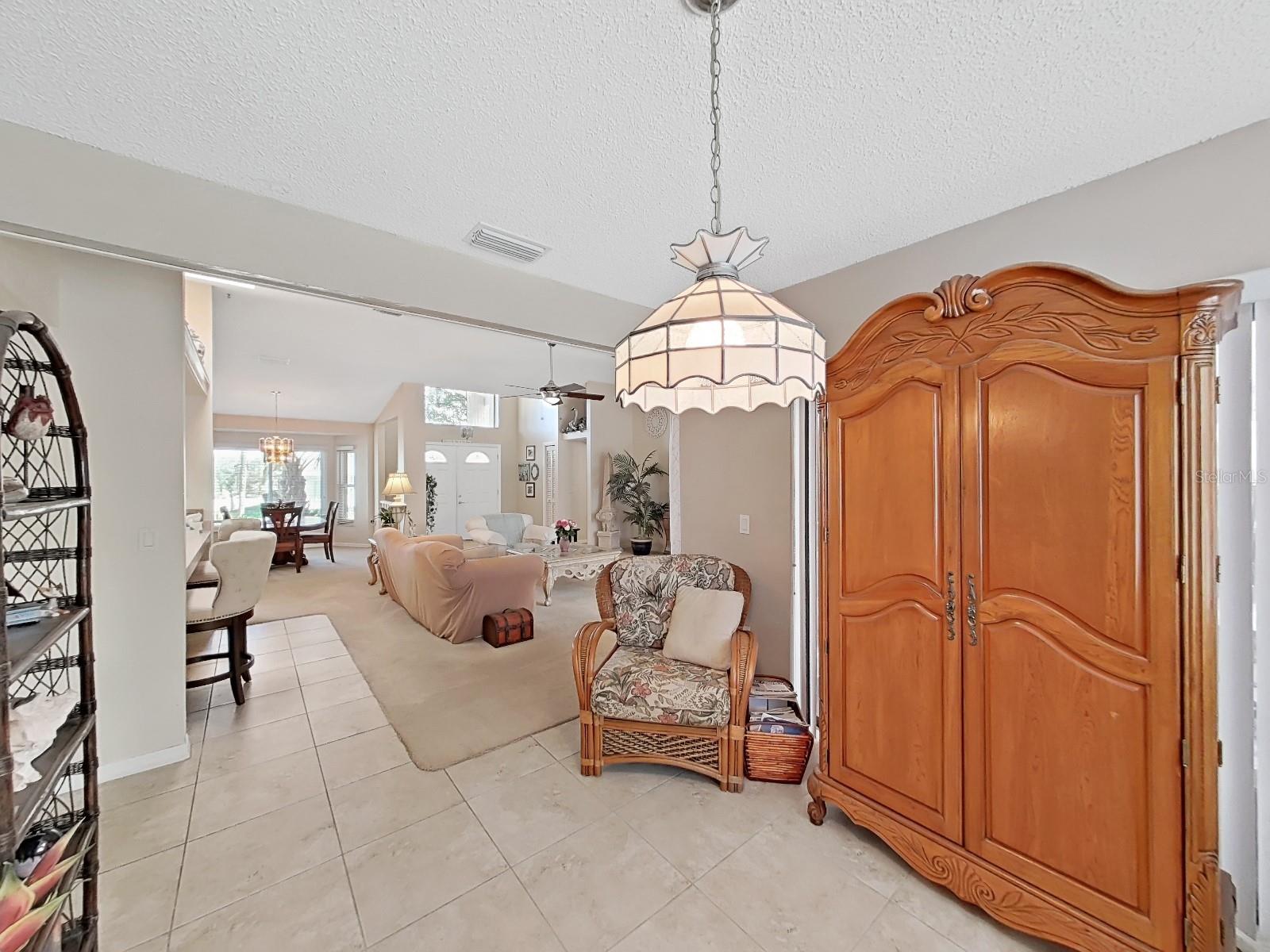 Image 19 of 52 For 1472 Overland Drive