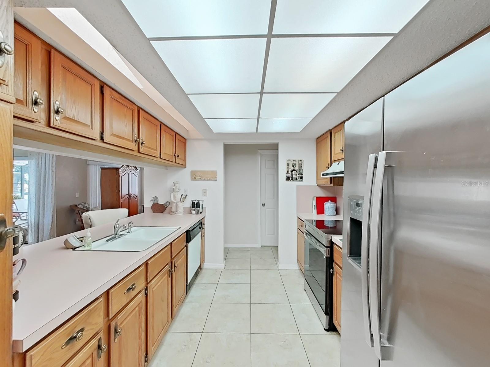 Image 21 of 52 For 1472 Overland Drive
