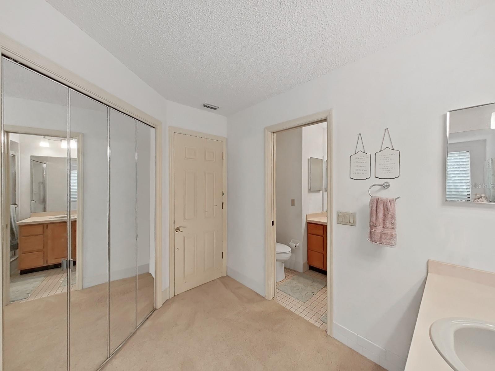 Image 31 of 52 For 1472 Overland Drive