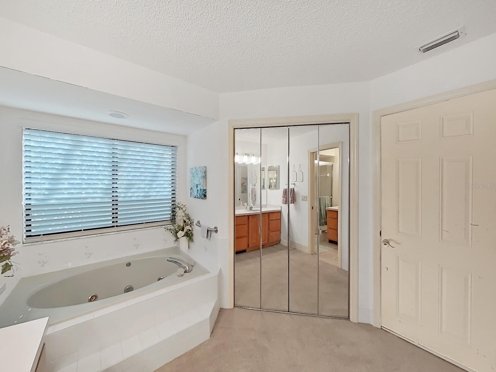 Image 32 of 52 For 1472 Overland Drive