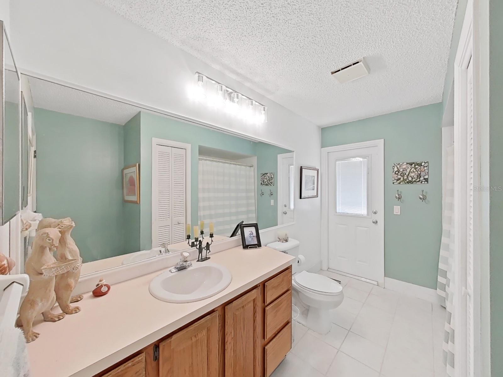 Image 38 of 52 For 1472 Overland Drive