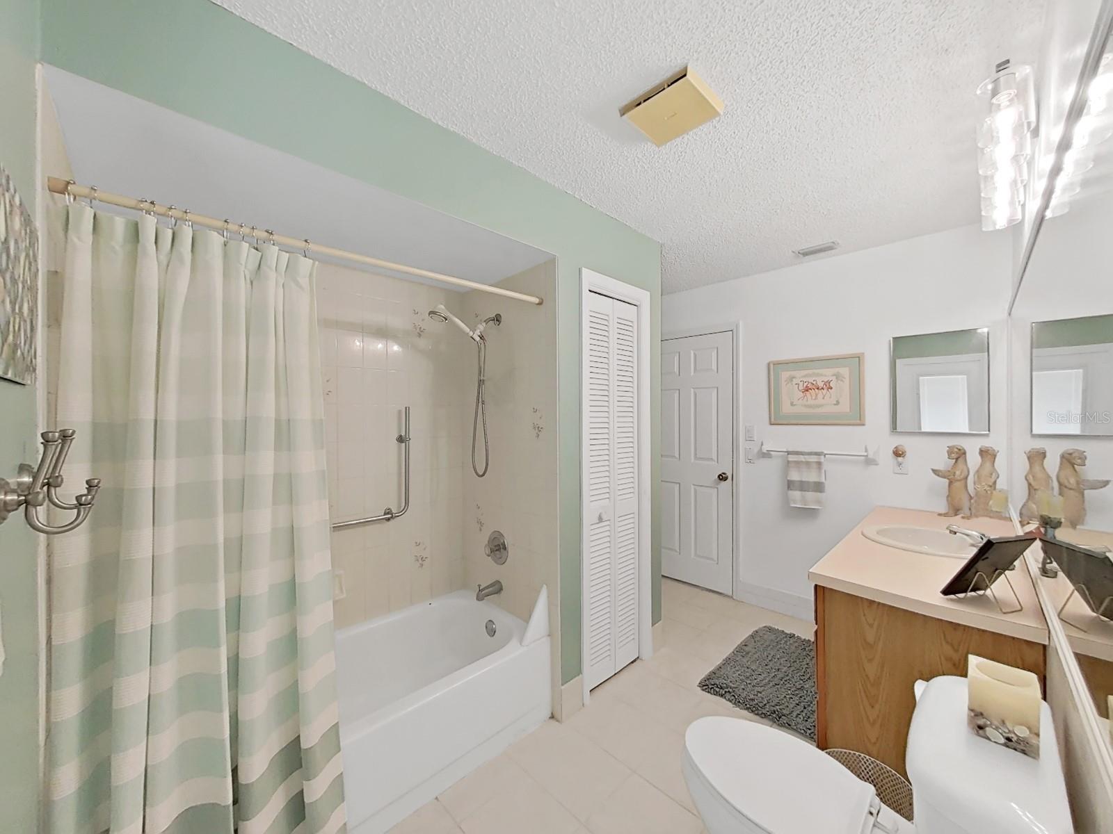 Image 39 of 52 For 1472 Overland Drive