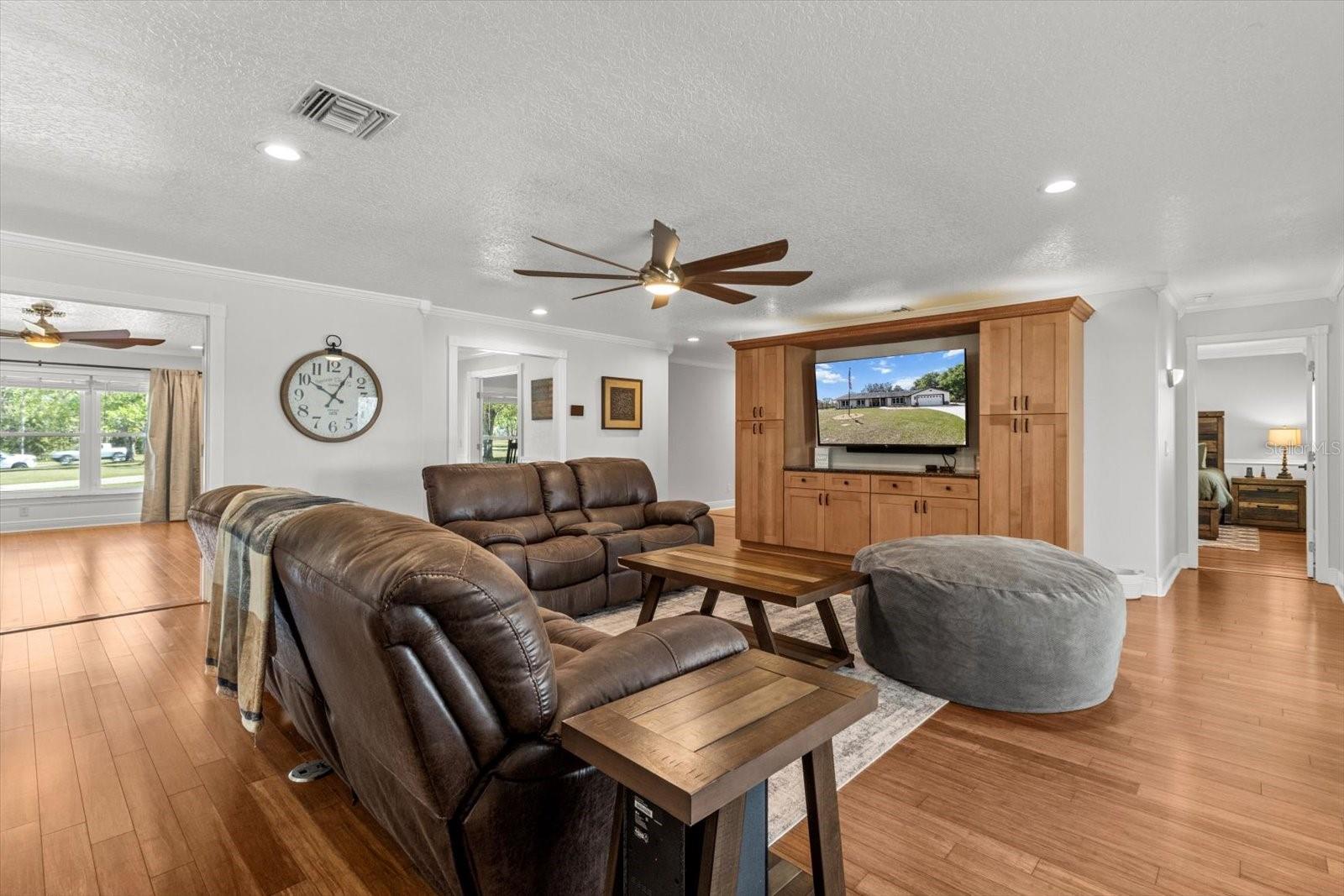 Image 10 of 62 For 2400 Hampshire Street