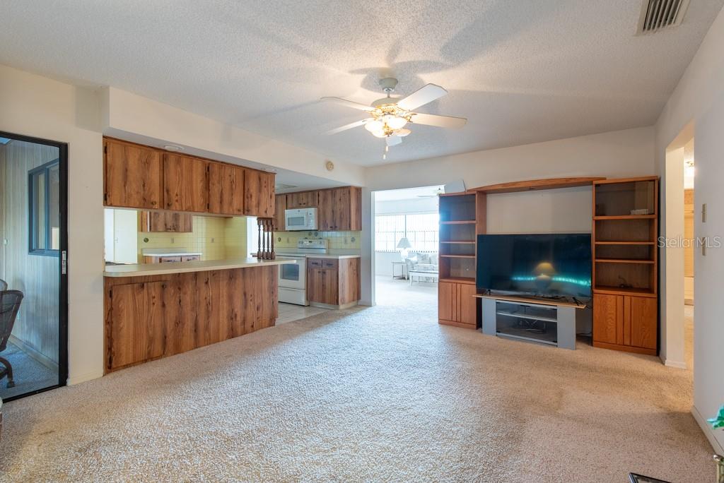 Image 9 of 49 For 103 El Turco Court