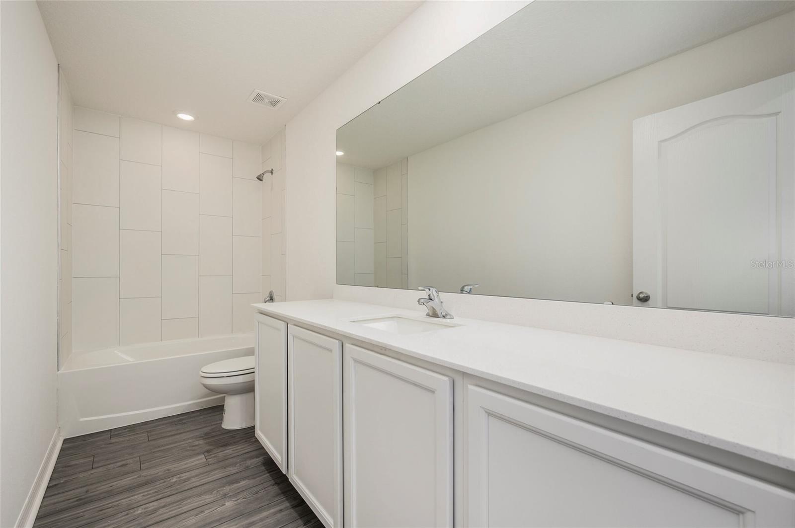 Image 16 of 19 For 241 Begonia Place