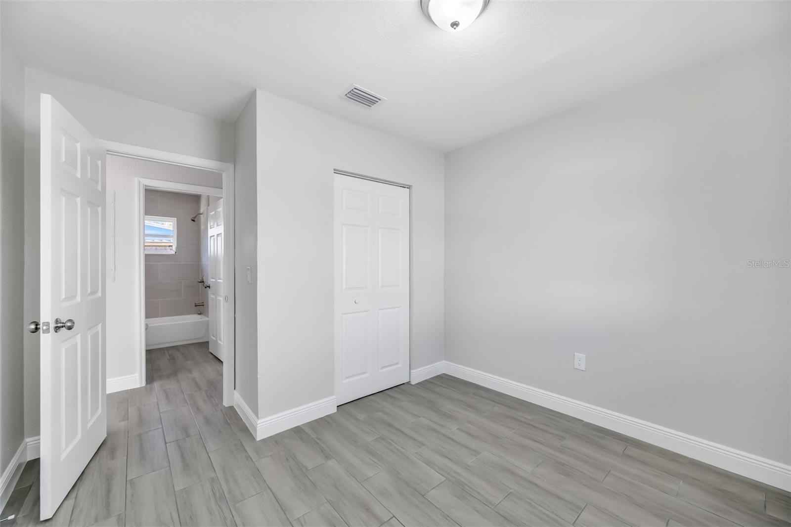 Image 21 of 36 For 4508 26th Avenue S