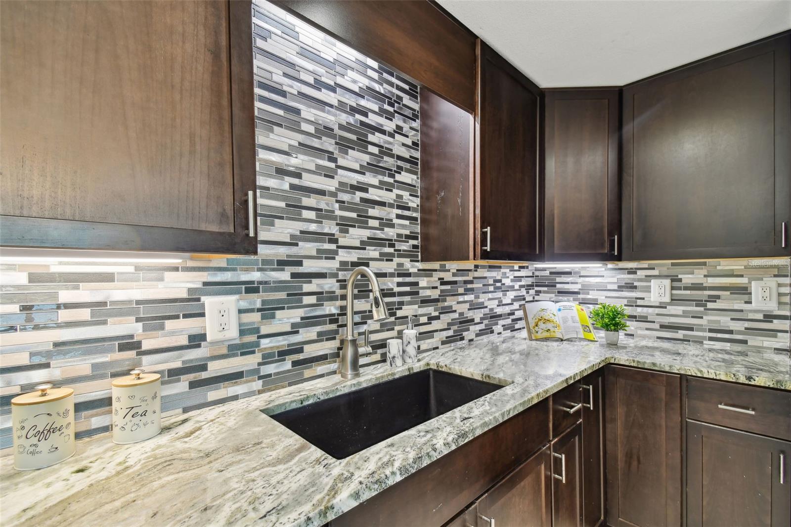 Image 18 of 46 For 3257 Masonville Loop