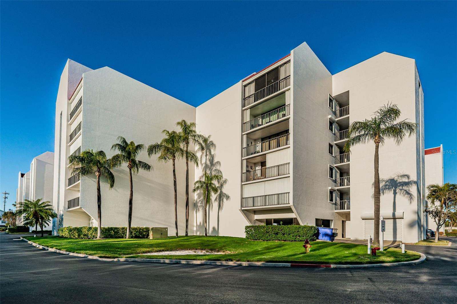 Image 31 of 96 For 19111 Vista Bay Drive 304