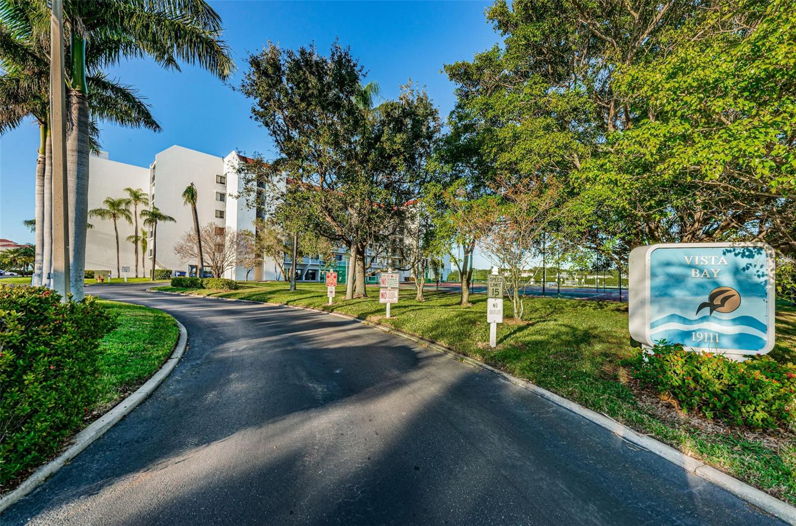 Image 32 of 96 For 19111 Vista Bay Drive 304