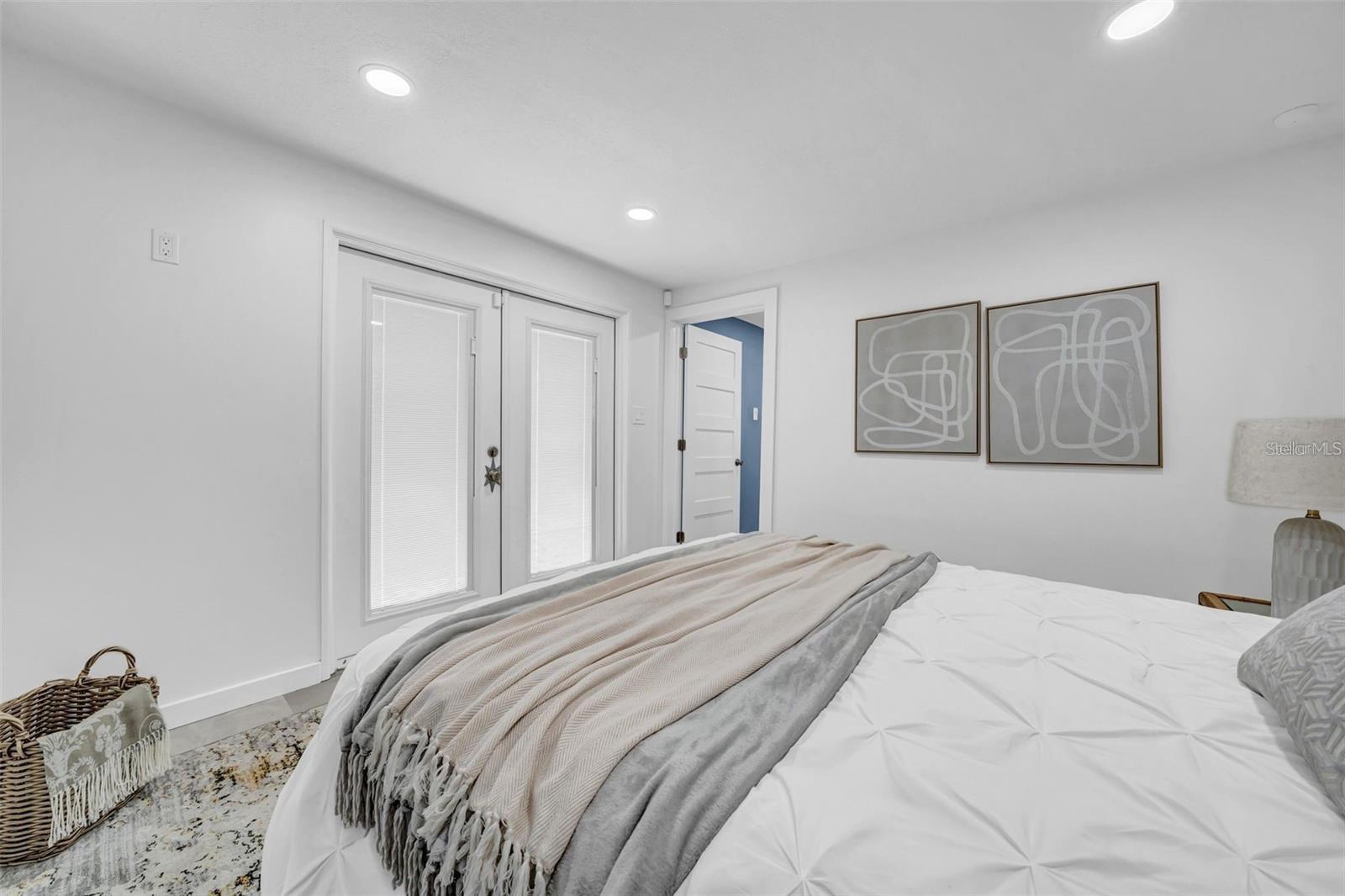 Listing photo id 14 for 136 30th Avenue N