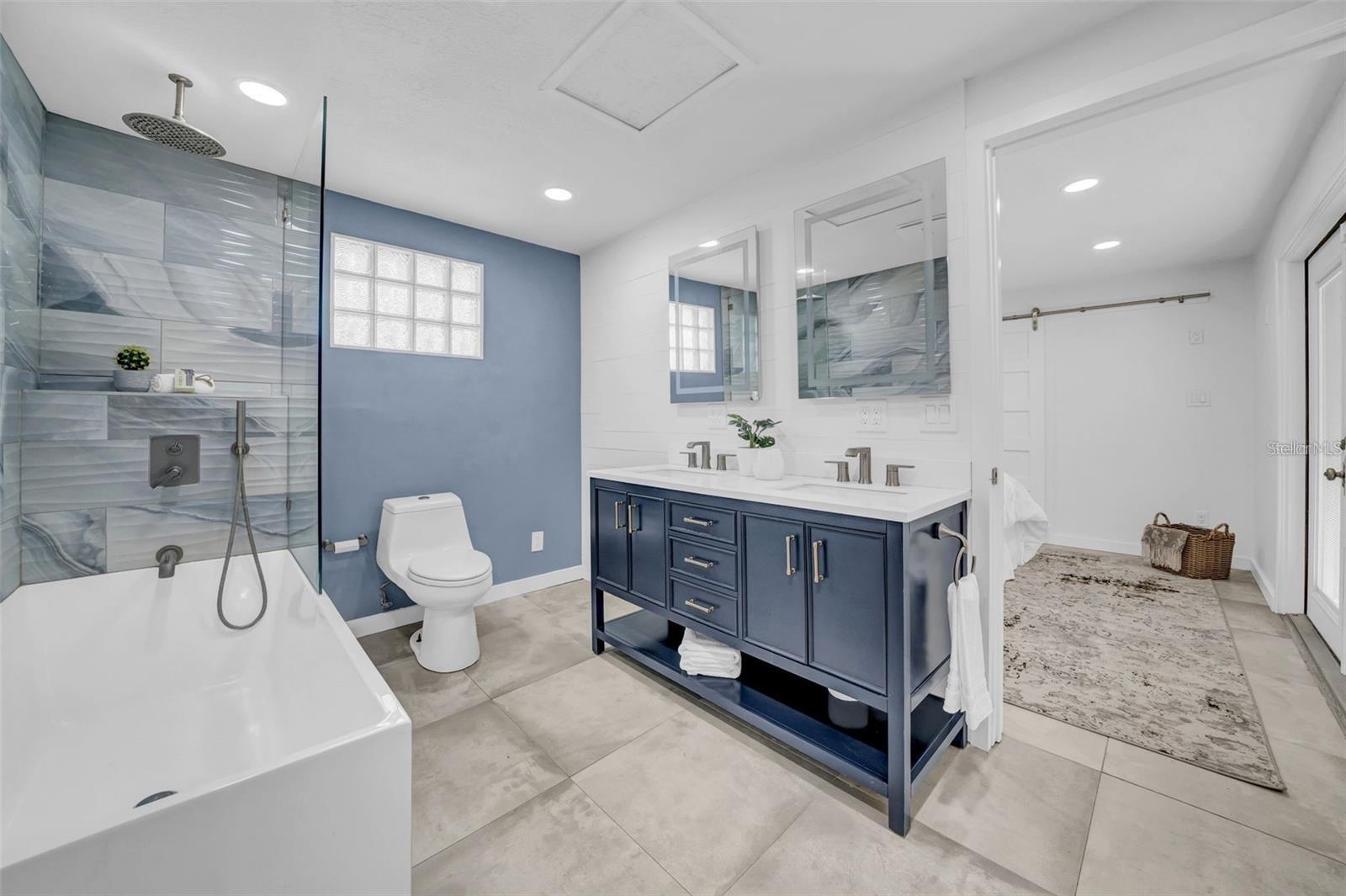 Listing photo id 15 for 136 30th Avenue N