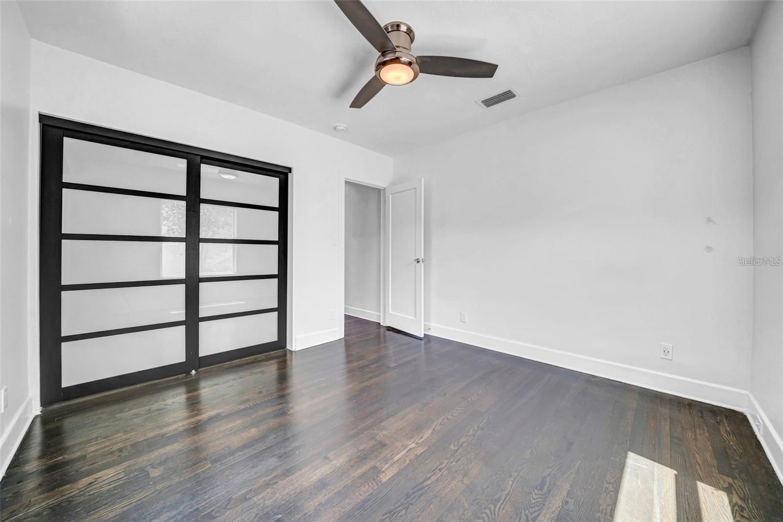 Listing photo id 20 for 136 30th Avenue N