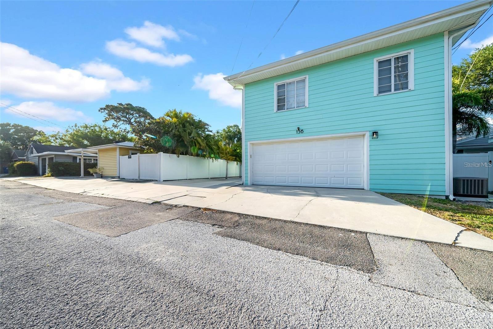 Listing photo id 24 for 136 30th Avenue N