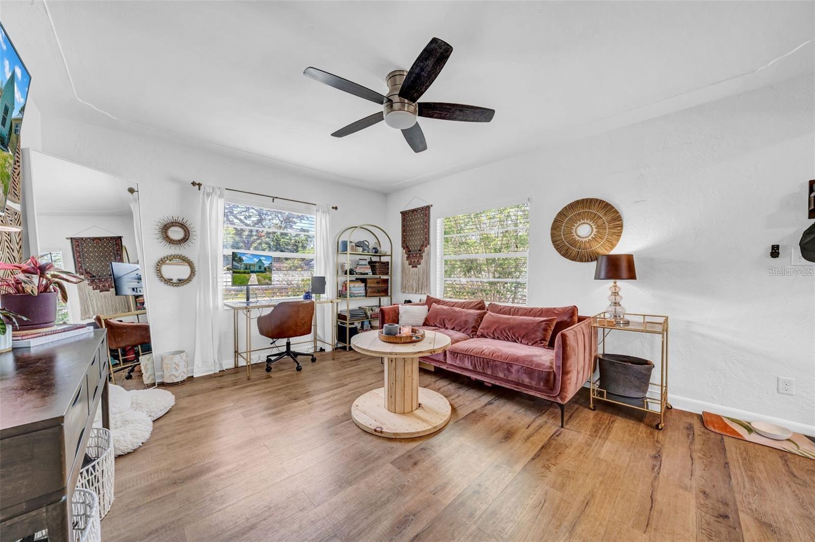 Listing photo id 26 for 136 30th Avenue N