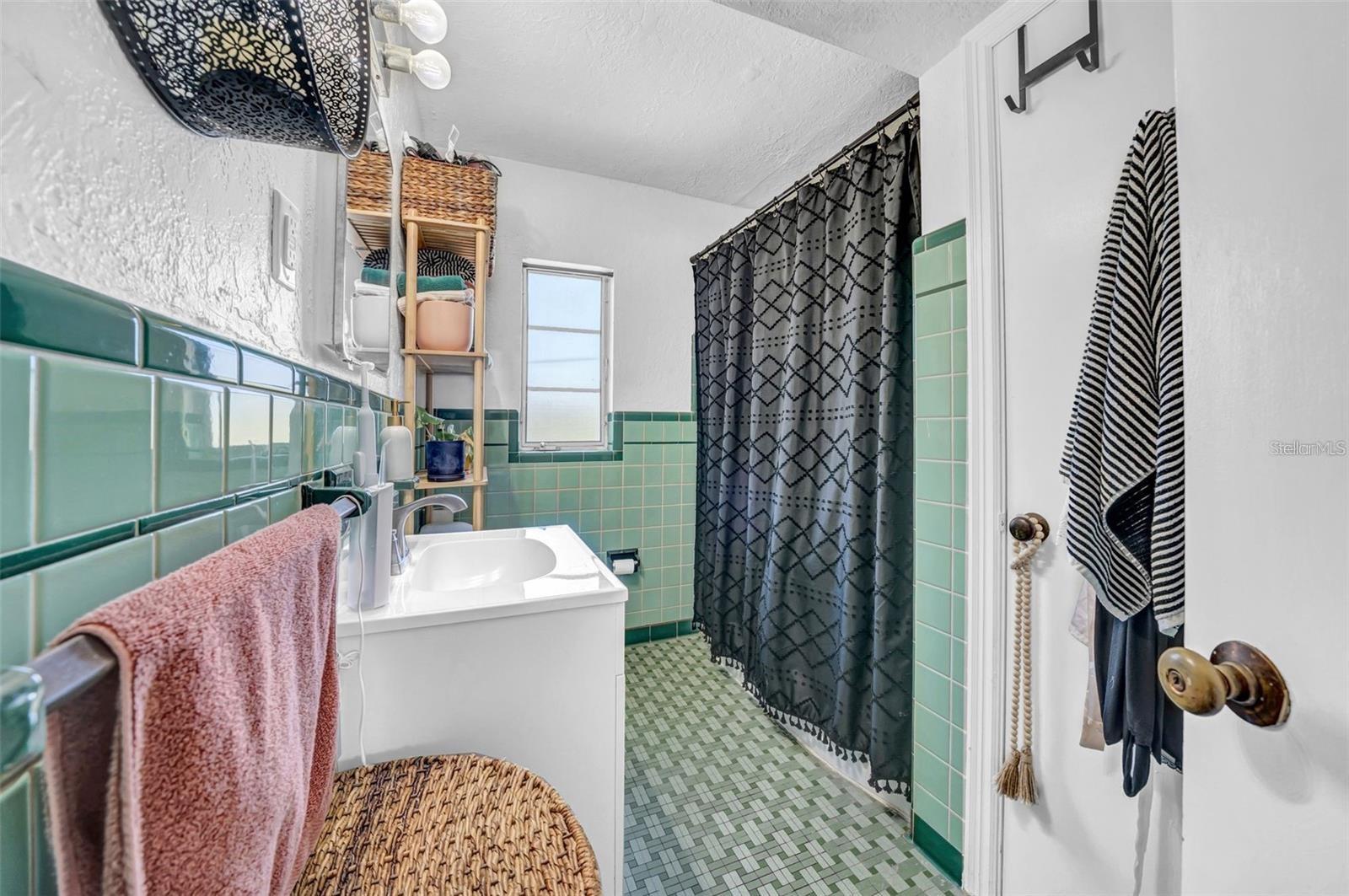 Listing photo id 28 for 136 30th Avenue N