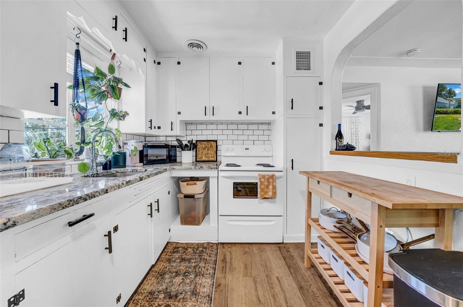Listing photo id 29 for 136 30th Avenue N