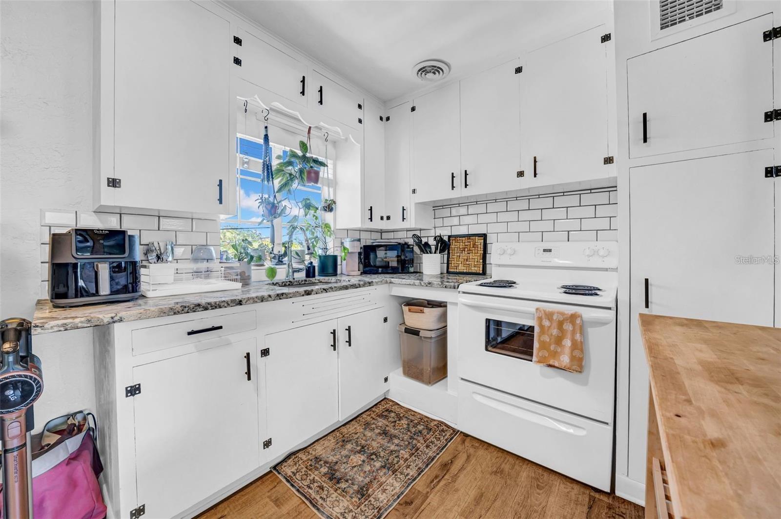 Listing photo id 30 for 136 30th Avenue N