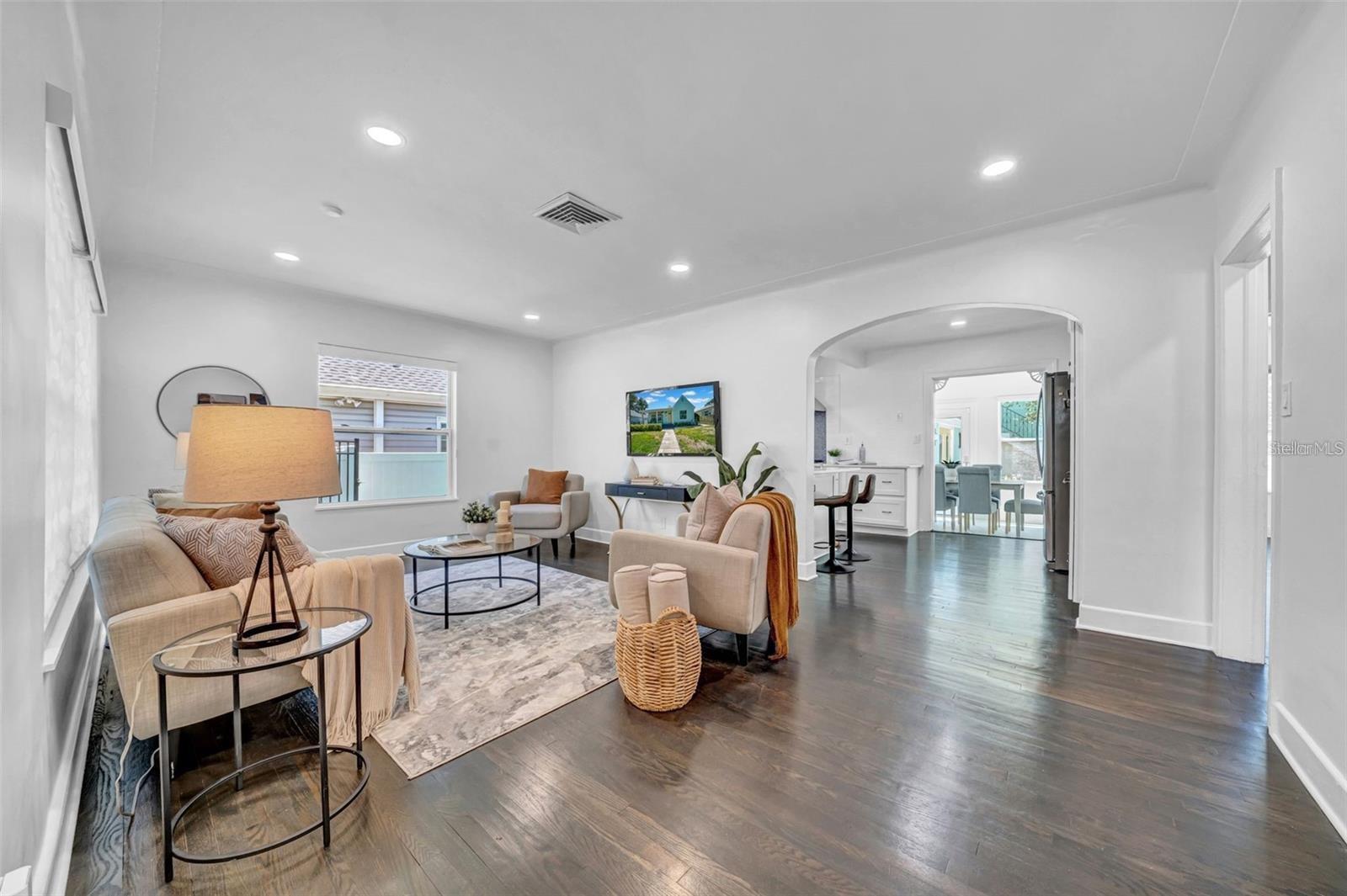 Listing photo id 3 for 136 30th Avenue N