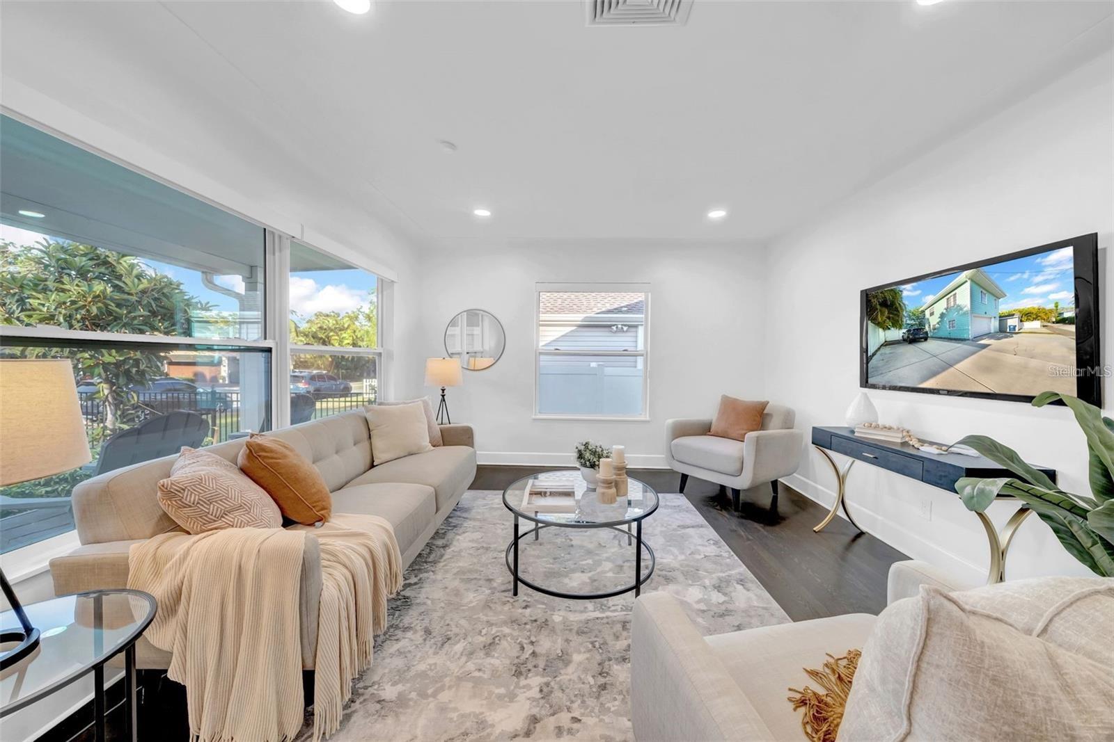 Listing photo id 5 for 136 30th Avenue N